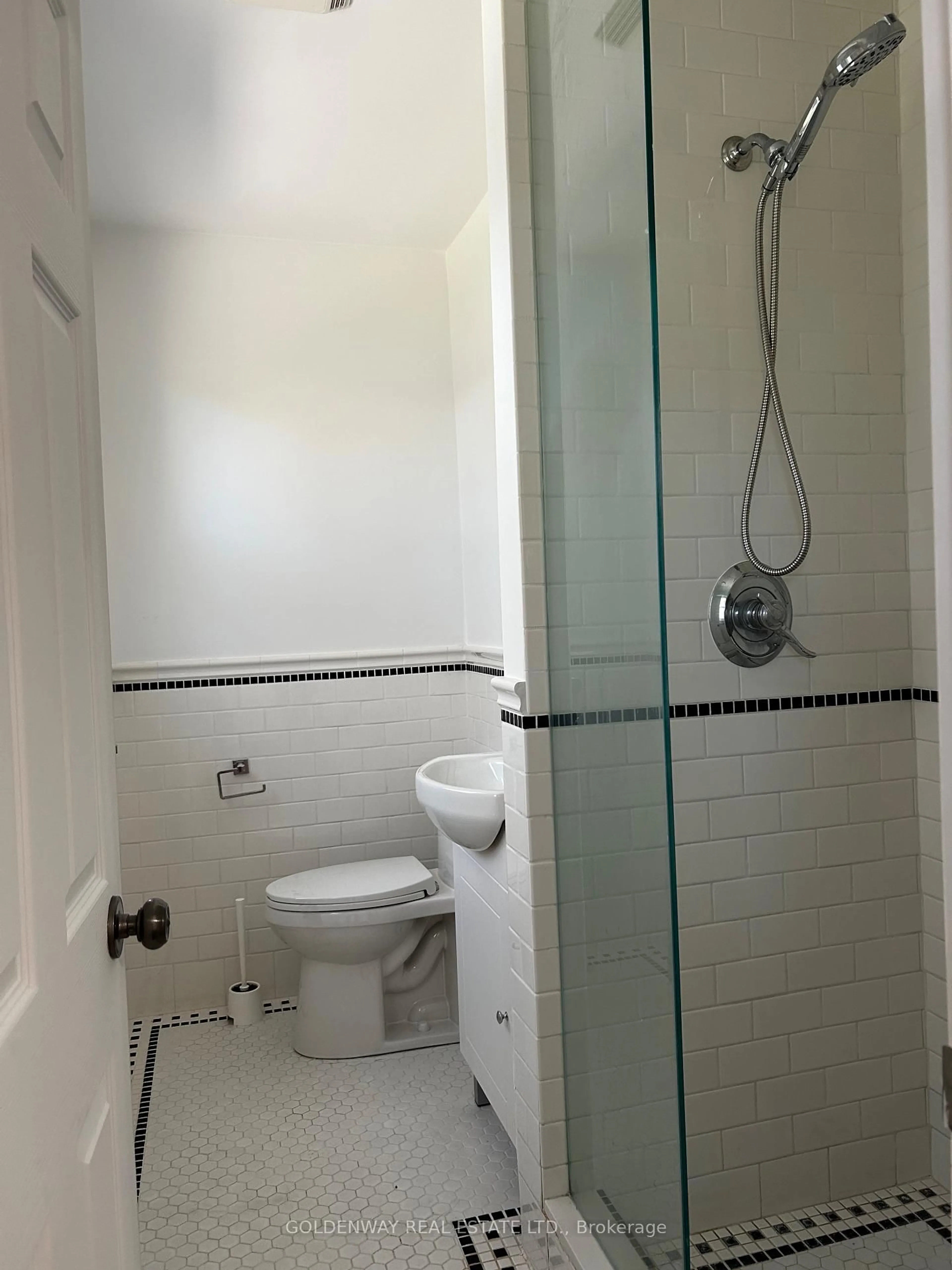 Standard bathroom, unknown for 271 Iredale Rd, Richmond Hill Ontario L4C 4R5