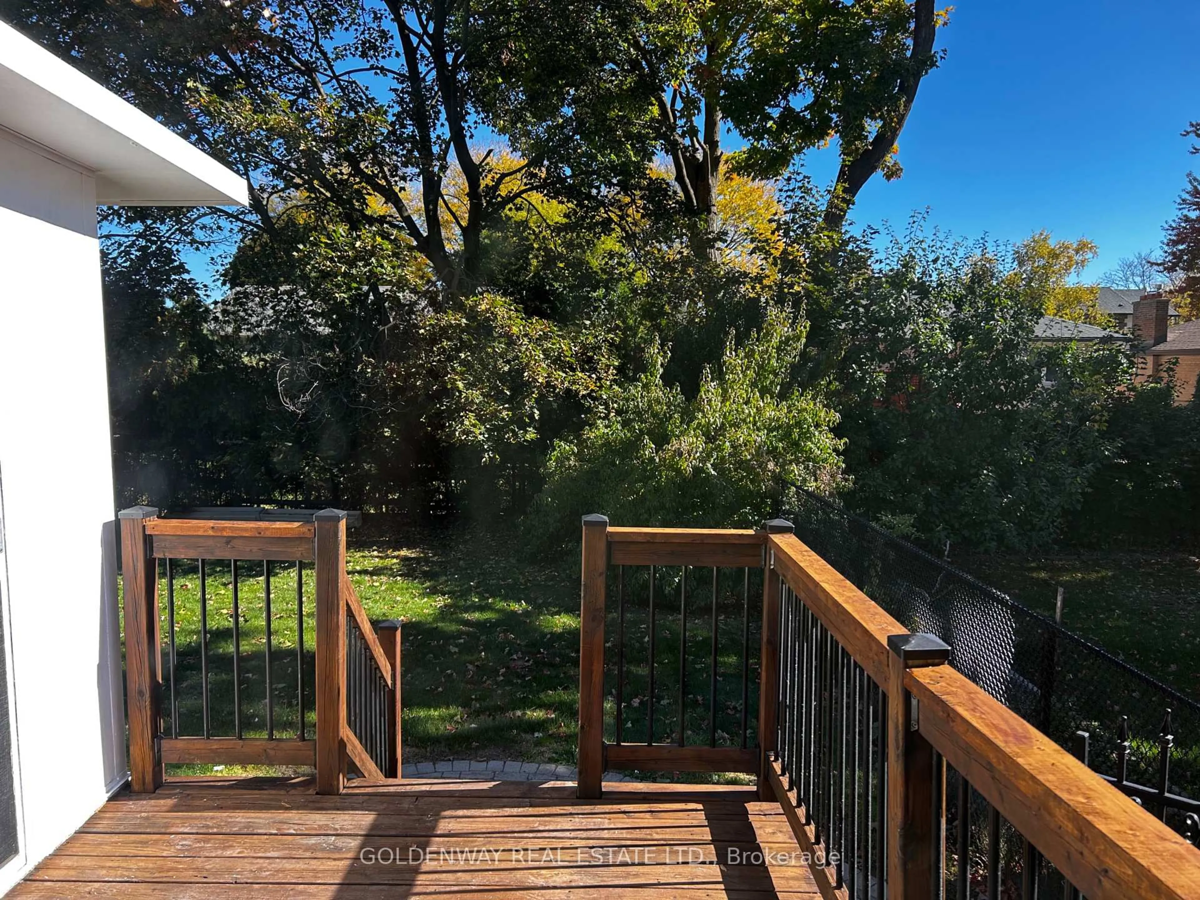 Patio, forest/trees view for 271 Iredale Rd, Richmond Hill Ontario L4C 4R5