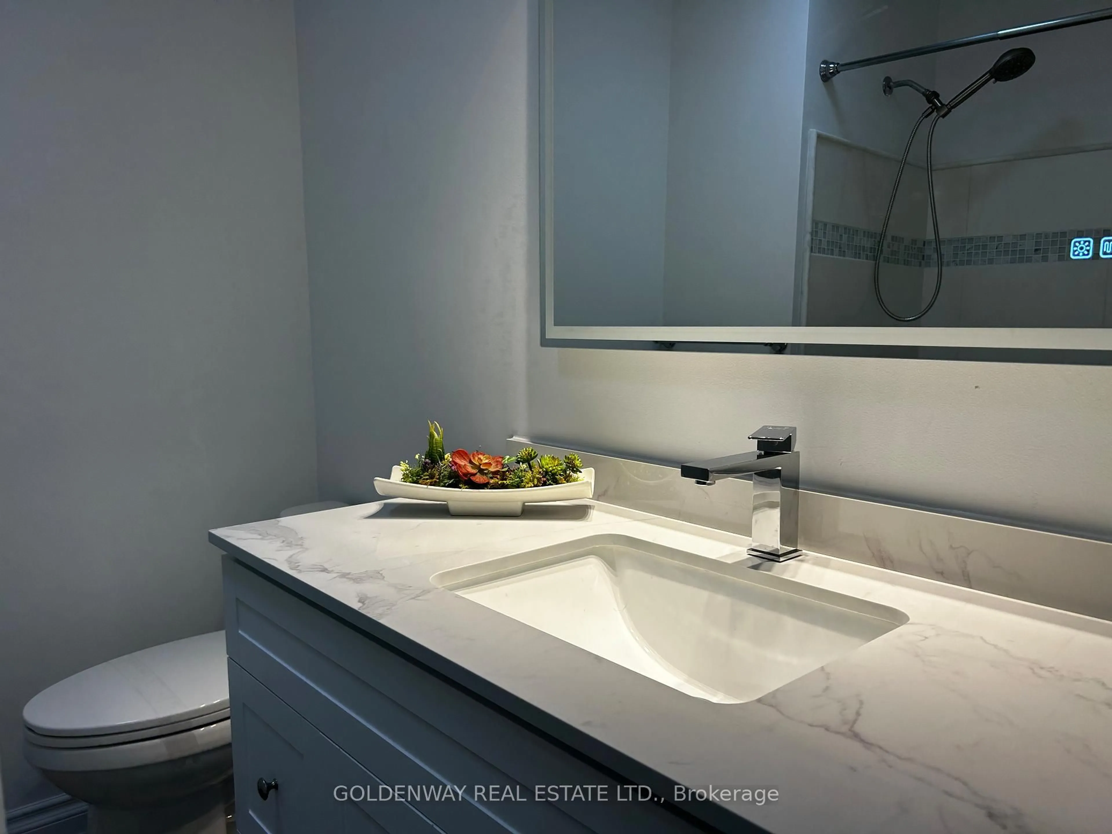 Contemporary bathroom, ceramic/tile floor for 271 Iredale Rd, Richmond Hill Ontario L4C 4R5