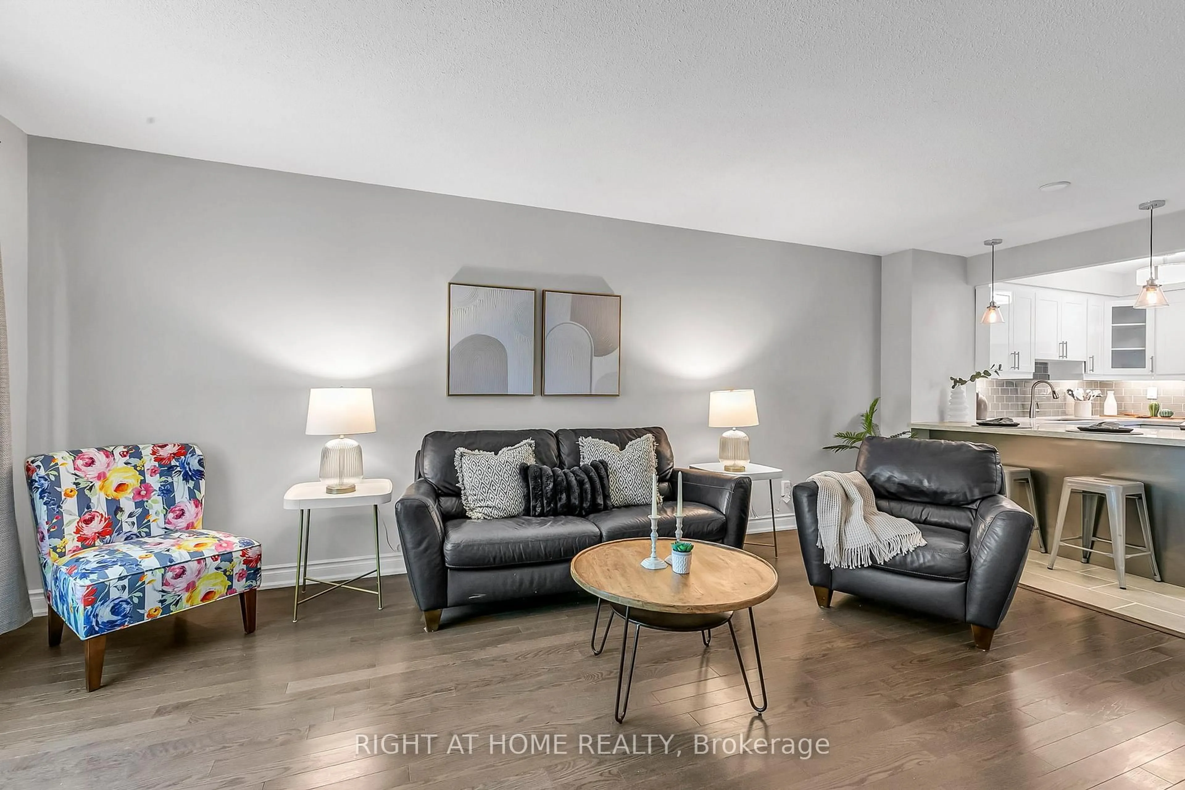 Living room with furniture, unknown for 25 Castle Rock Dr, Richmond Hill Ontario L4C 5A3