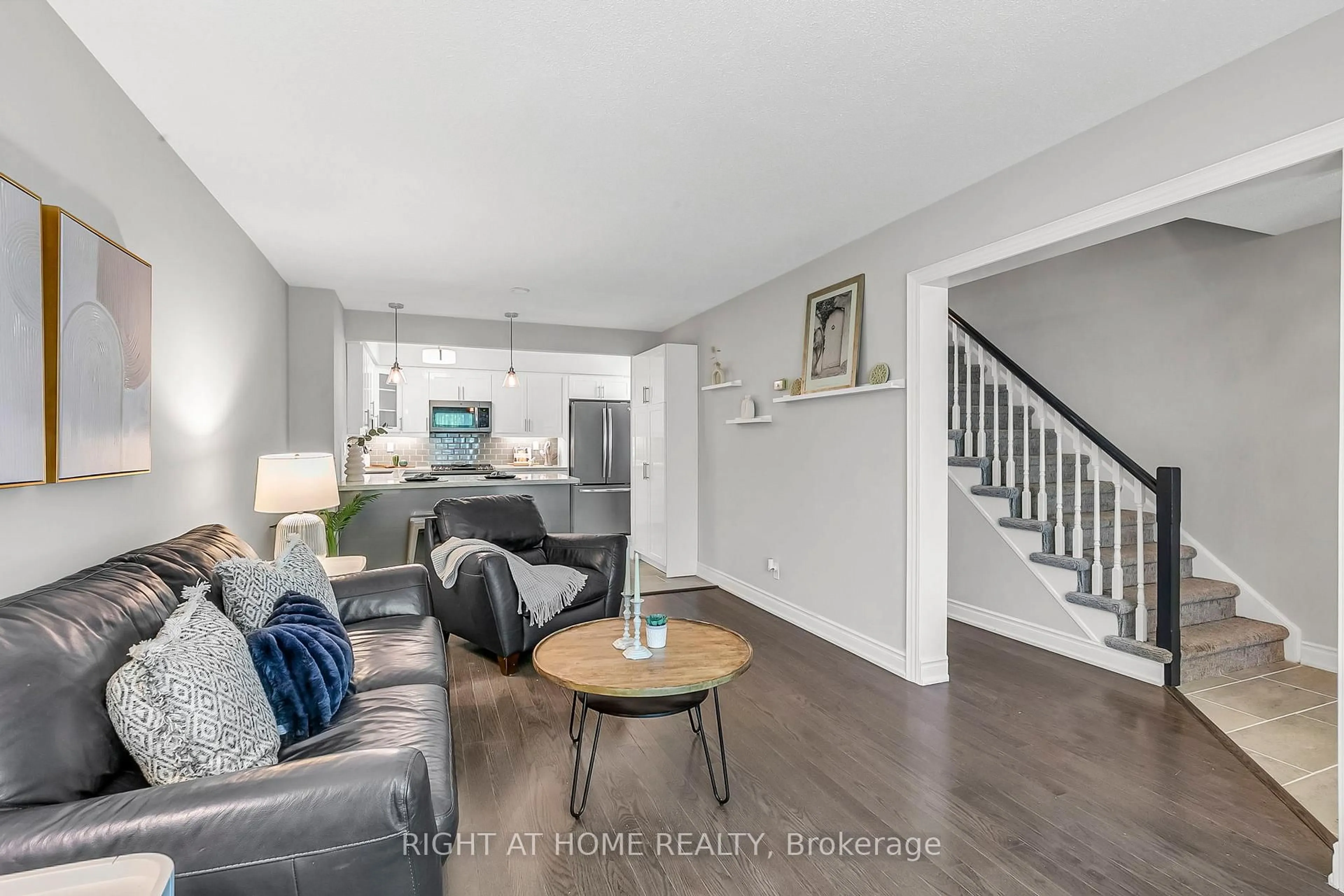 Living room with furniture, unknown for 25 Castle Rock Dr, Richmond Hill Ontario L4C 5A3