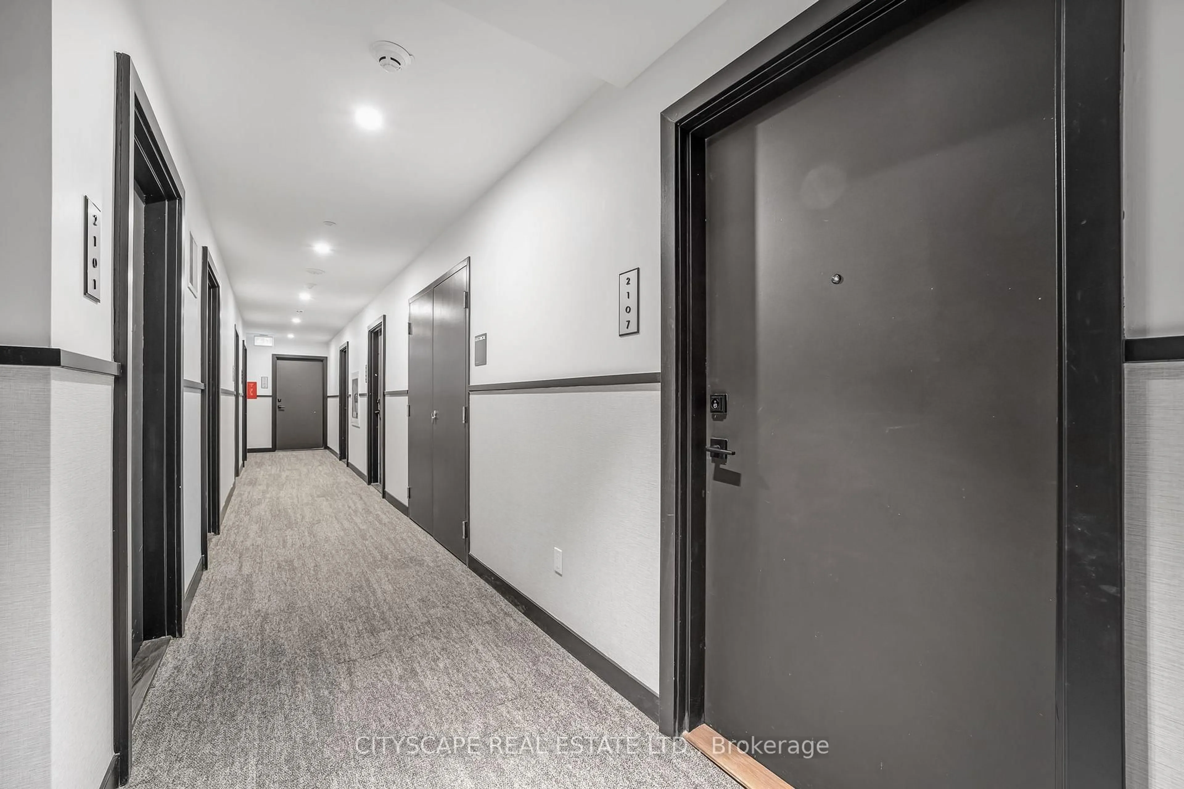Indoor foyer for 474 Caldari Rd, Vaughan Ontario L4K 0R5