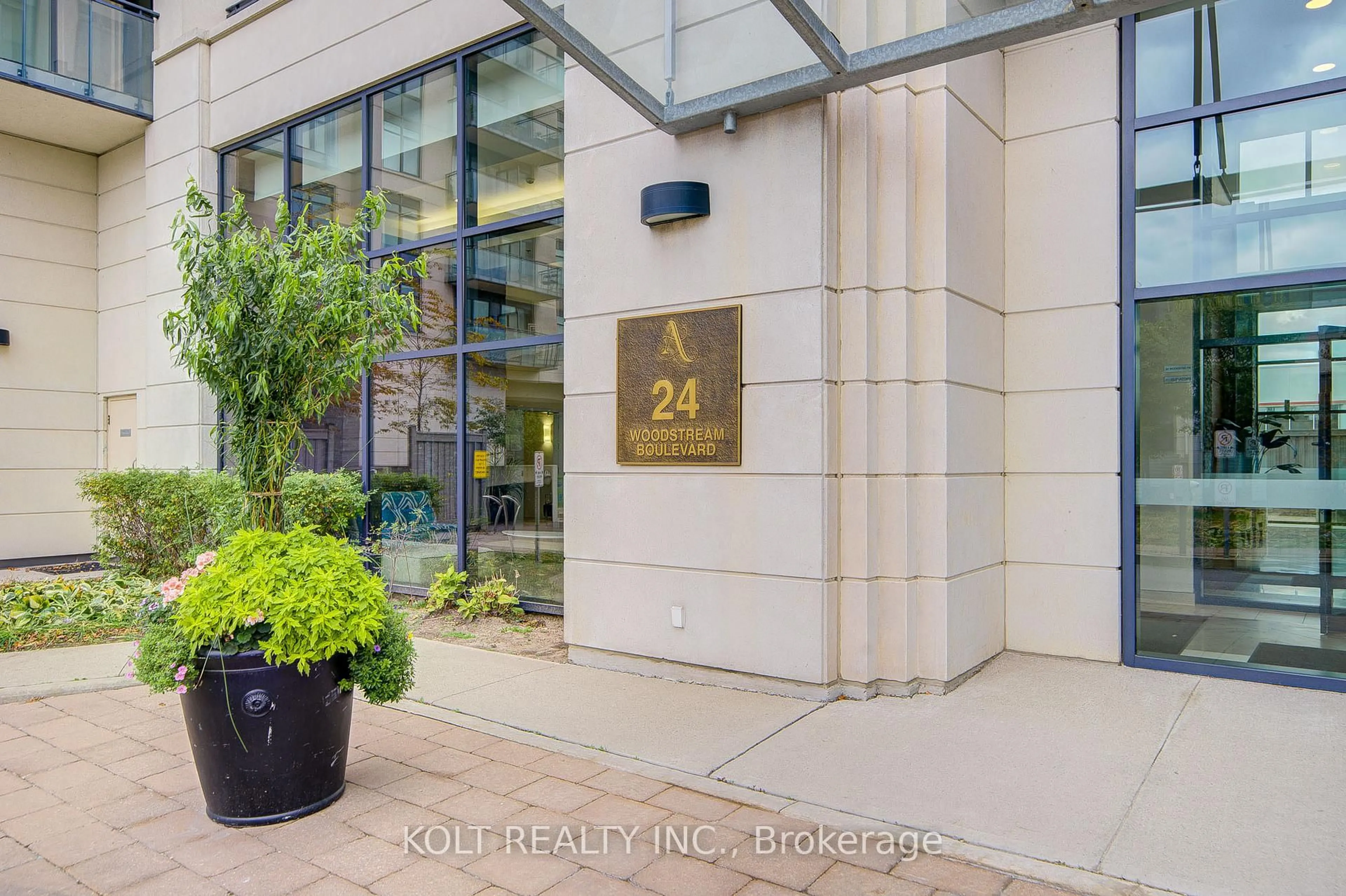 Indoor foyer for 24 Woodstream Blvd #PH1013, Vaughan Ontario L4L 8C4