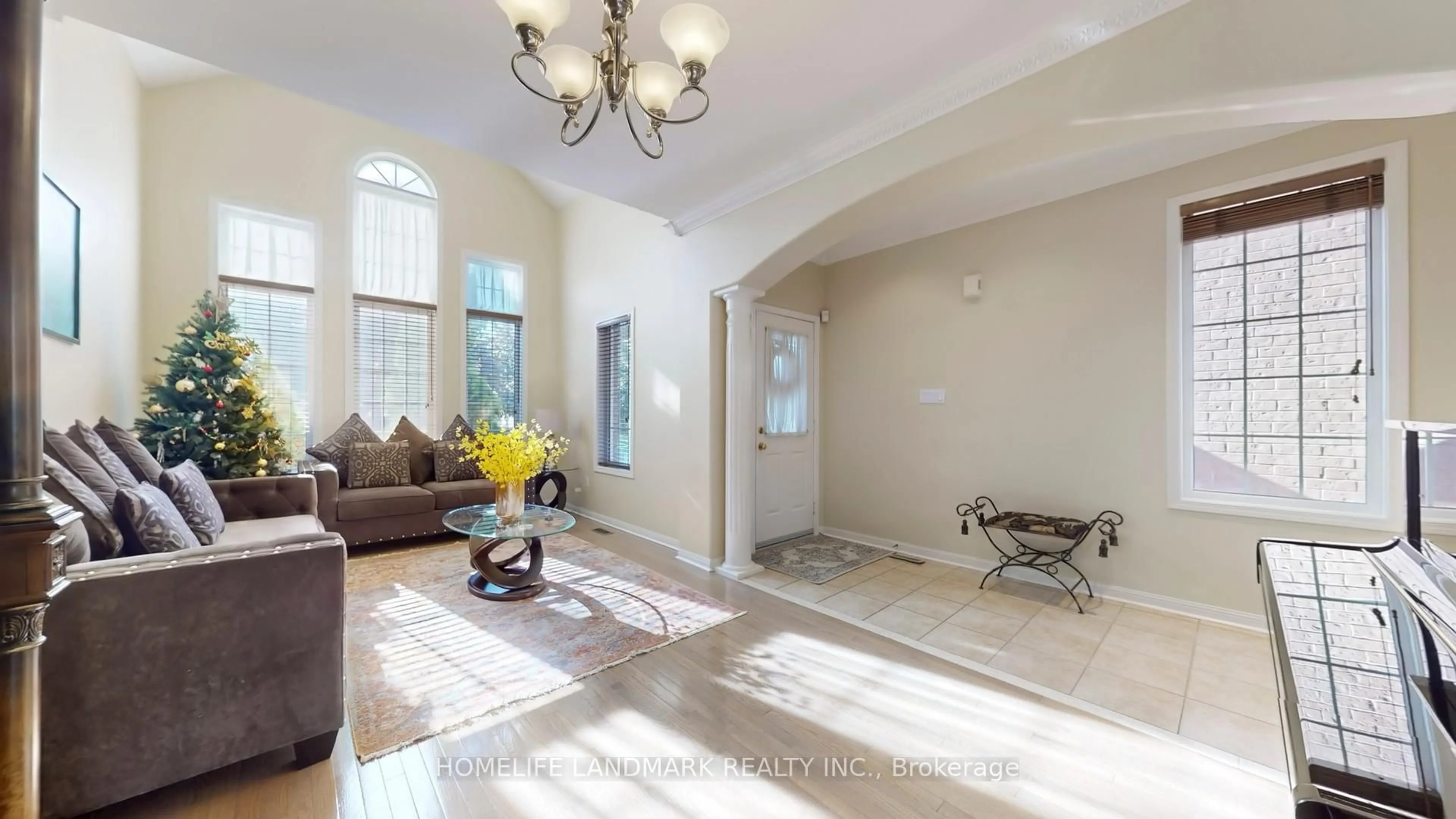 Indoor foyer for 152 America Ave, Vaughan Ontario L6A 3E8