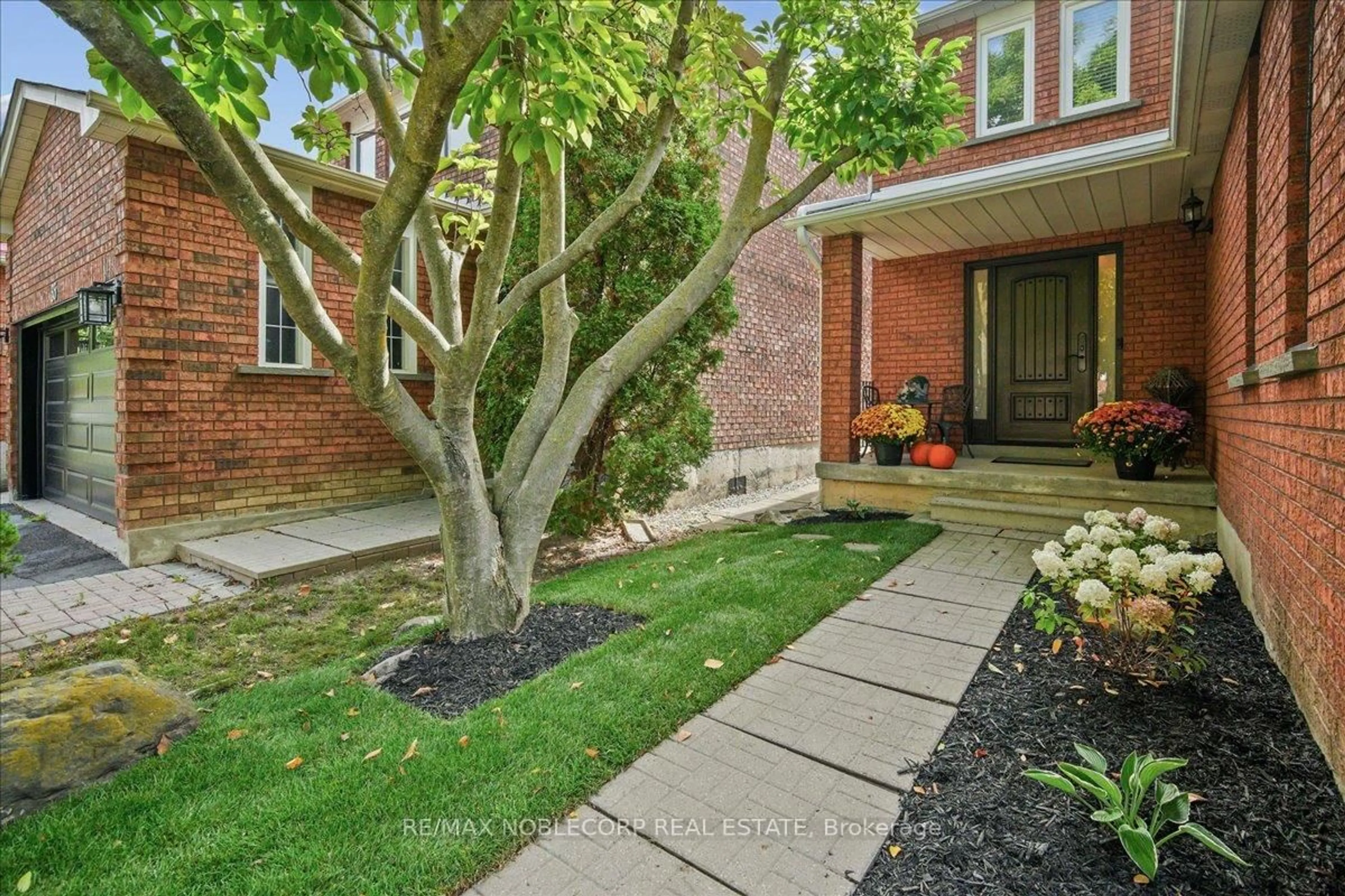 Unknown for 31 Mountfield Cres, Vaughan Ontario L4J 7E9