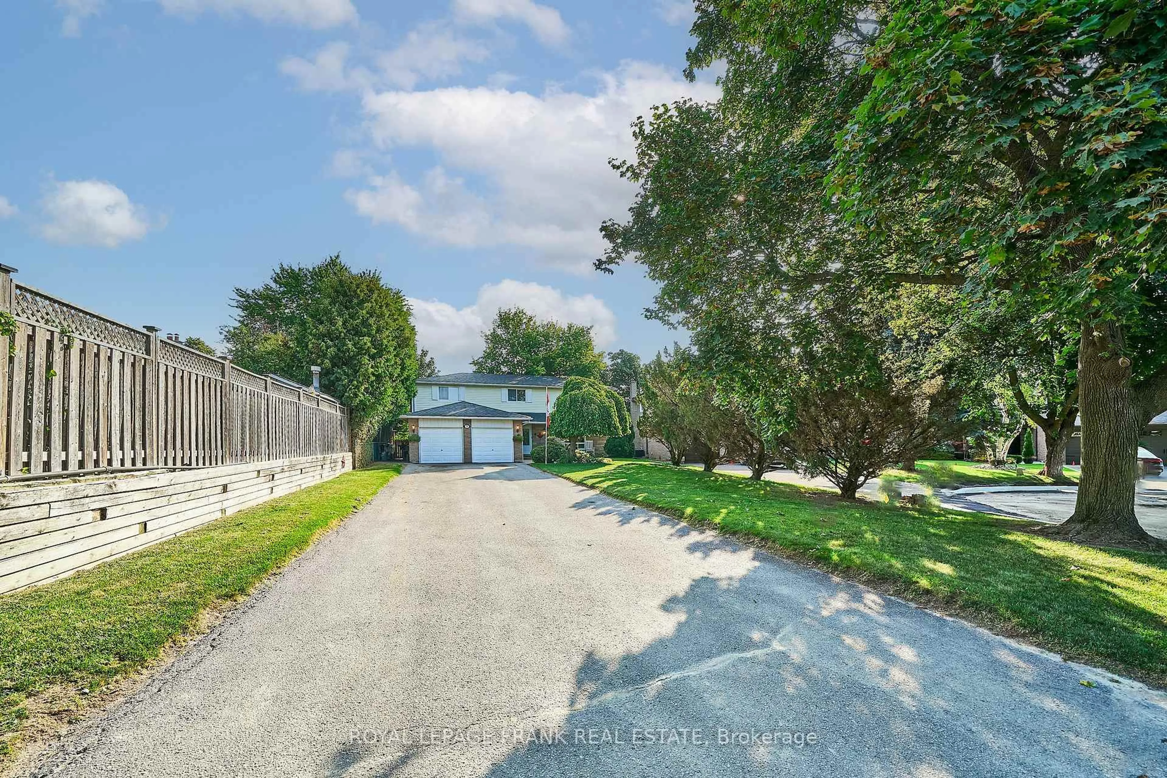 A pic from outside/outdoor area/front of a property/back of a property/a pic from drone, water/lake/river/ocean view for 7 Judy Crt, Markham Ontario L3P 3R8