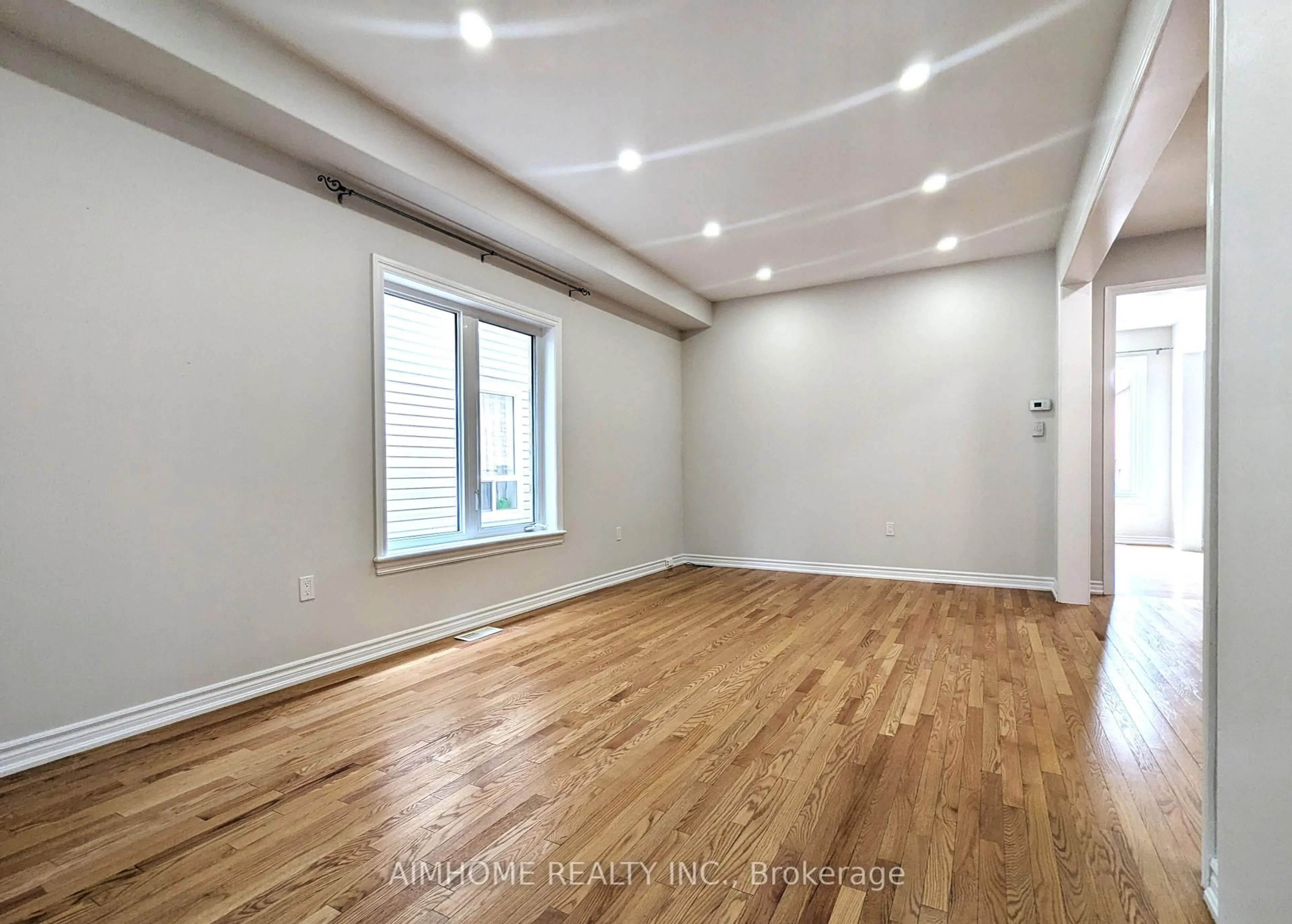 A pic of a room for 29 Bamburg St, Georgina Ontario L0E 1R0