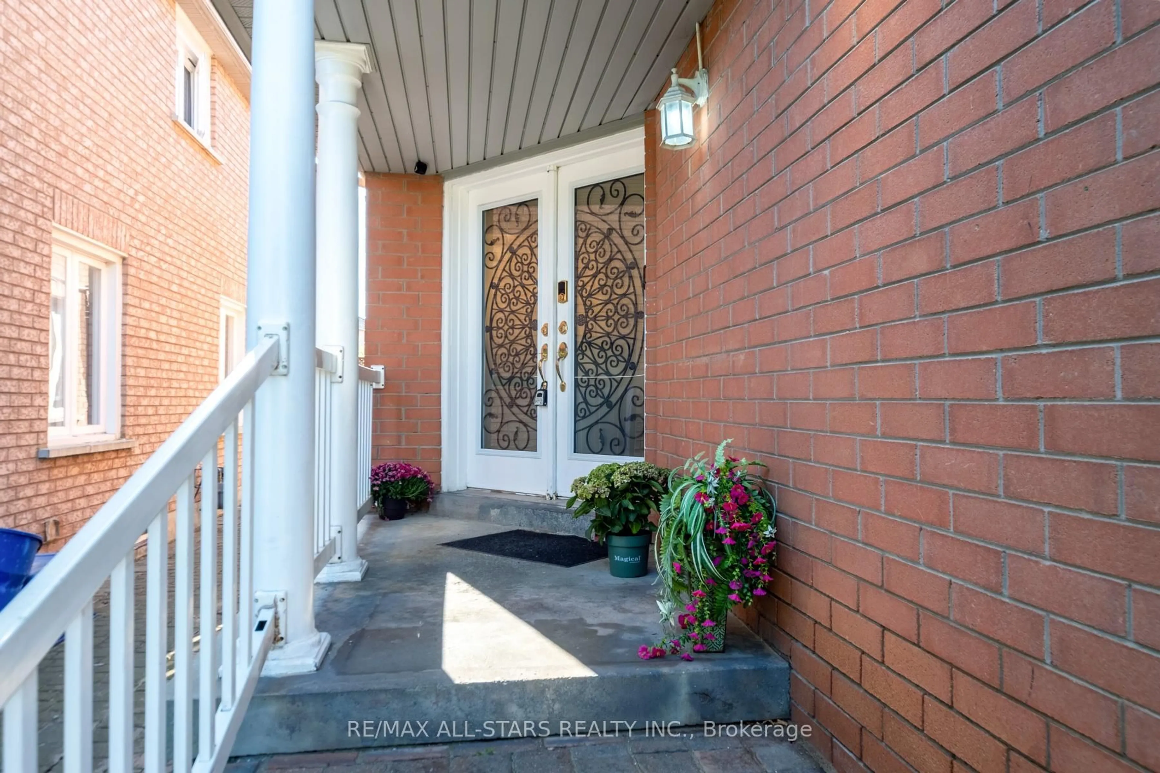 Unknown for 211 Sophia Rd, Markham Ontario L3S 4C5