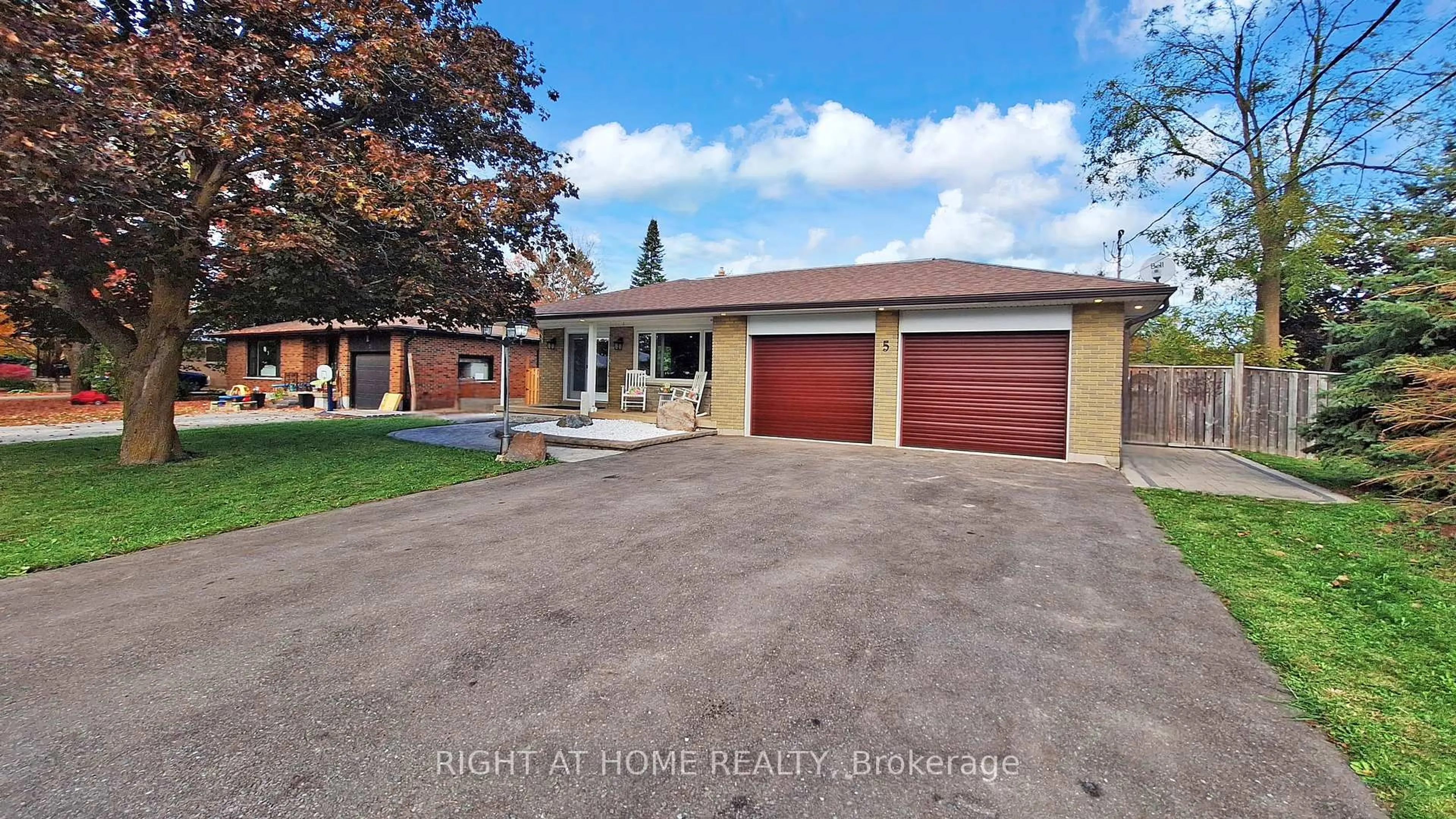 A pic from outside/outdoor area/front of a property/back of a property/a pic from drone, street for 5 Glendale Ave, Essa Ontario L0L 2N0