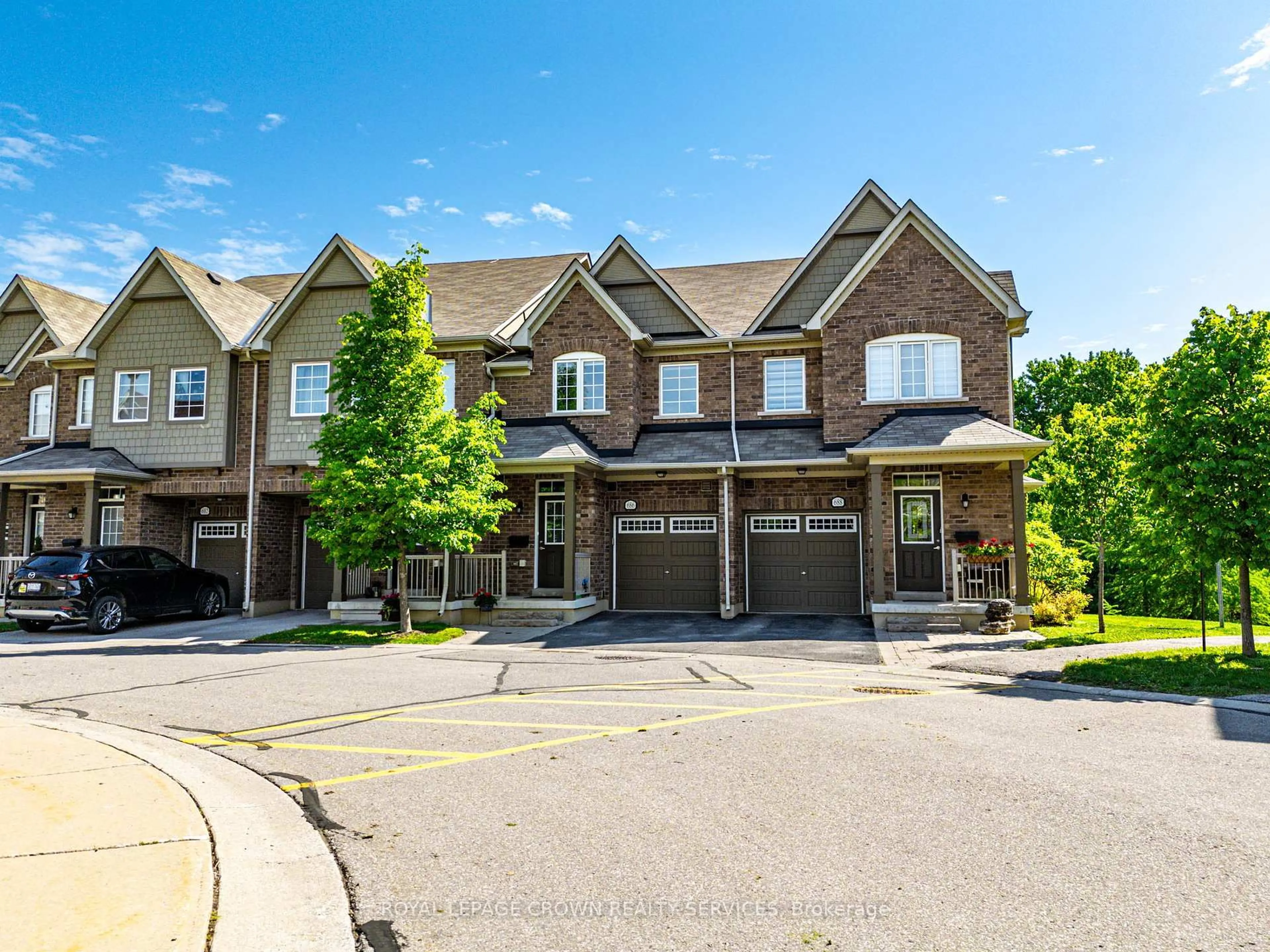 Unknown for 686 Wendy Culbert Cres, Newmarket Ontario L3X 0A4