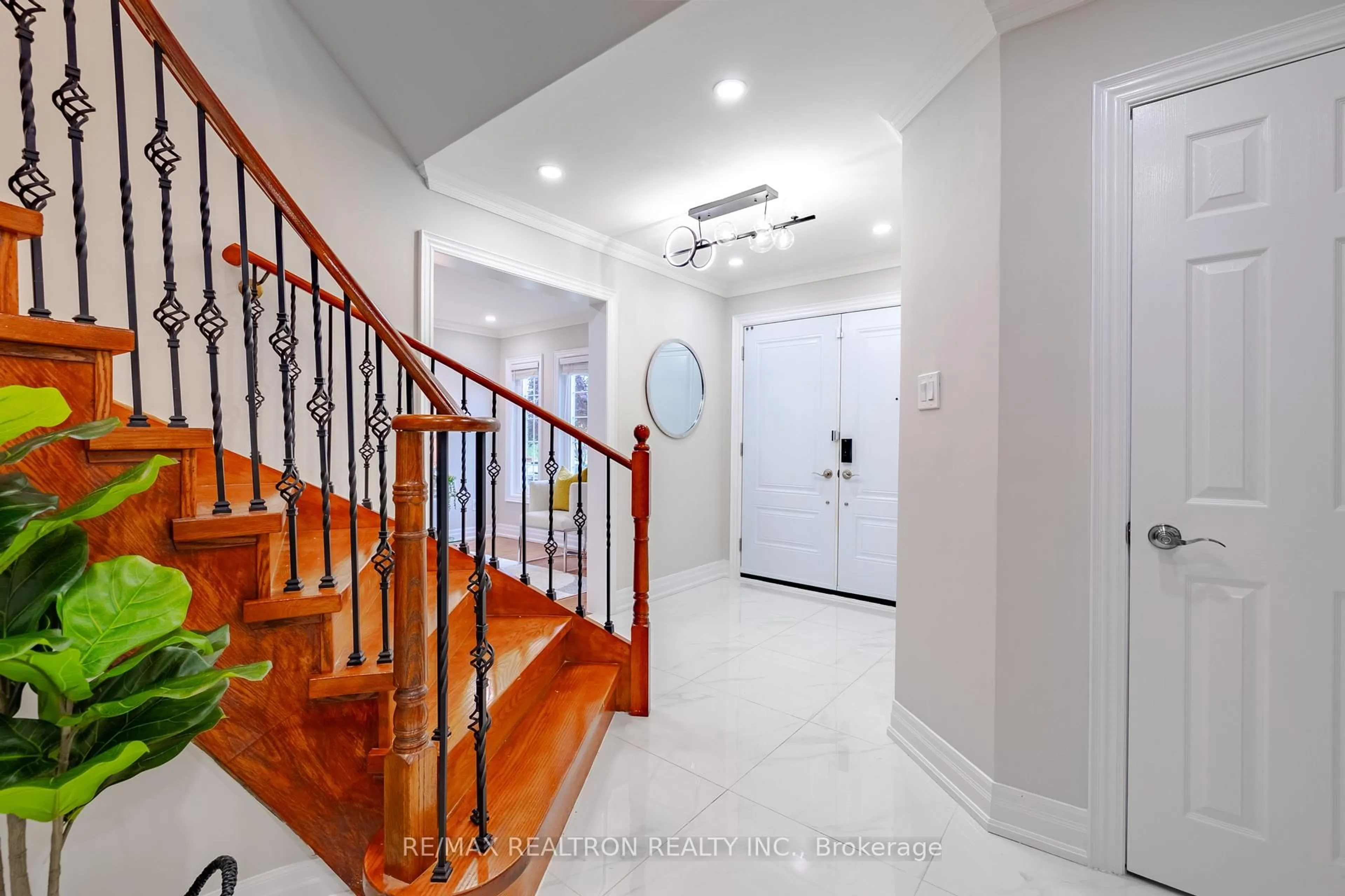 Indoor foyer for 28 Marydale Ave, Markham Ontario L3S 3N4