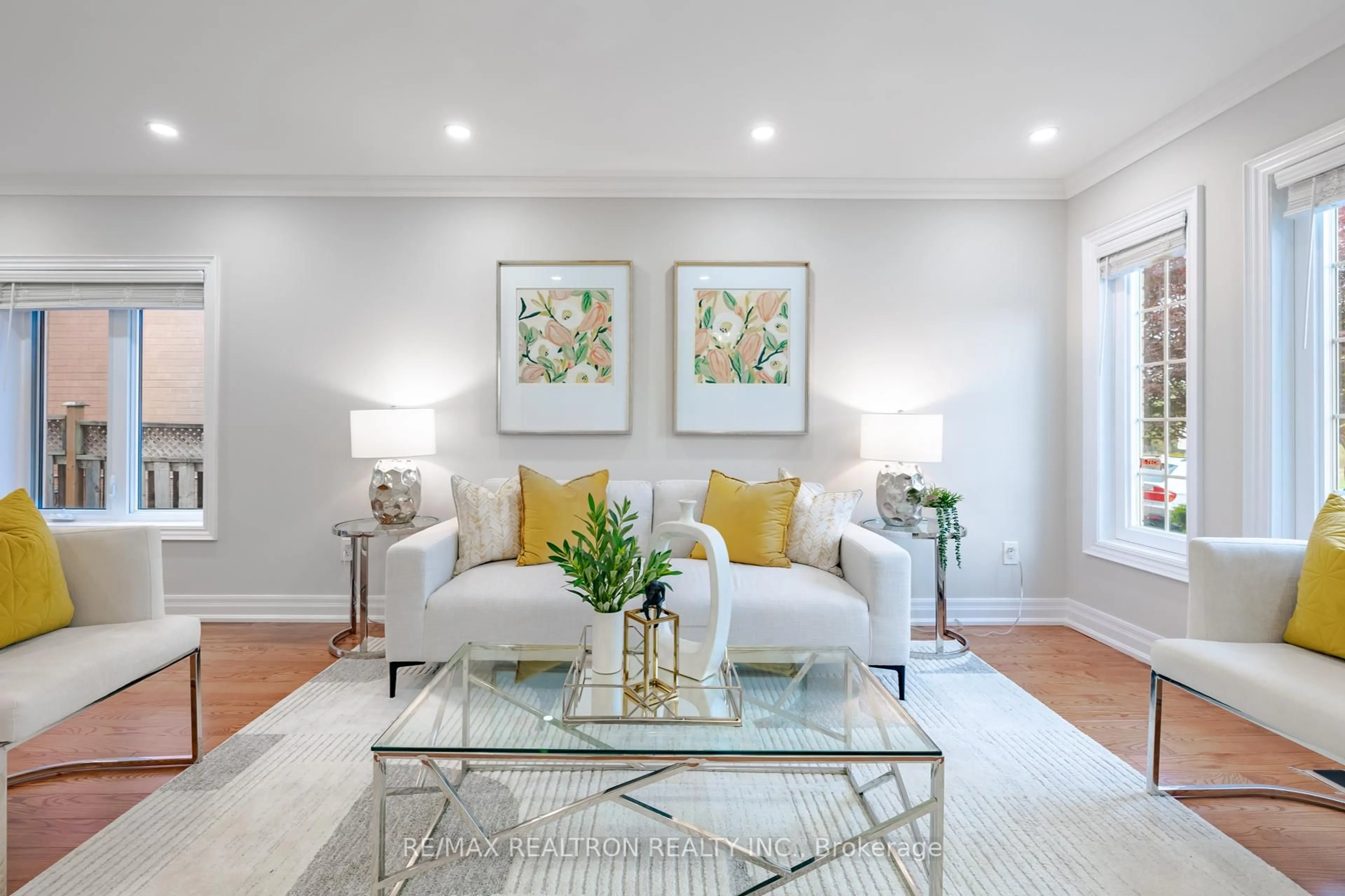 Living room with furniture, unknown for 28 Marydale Ave, Markham Ontario L3S 3N4