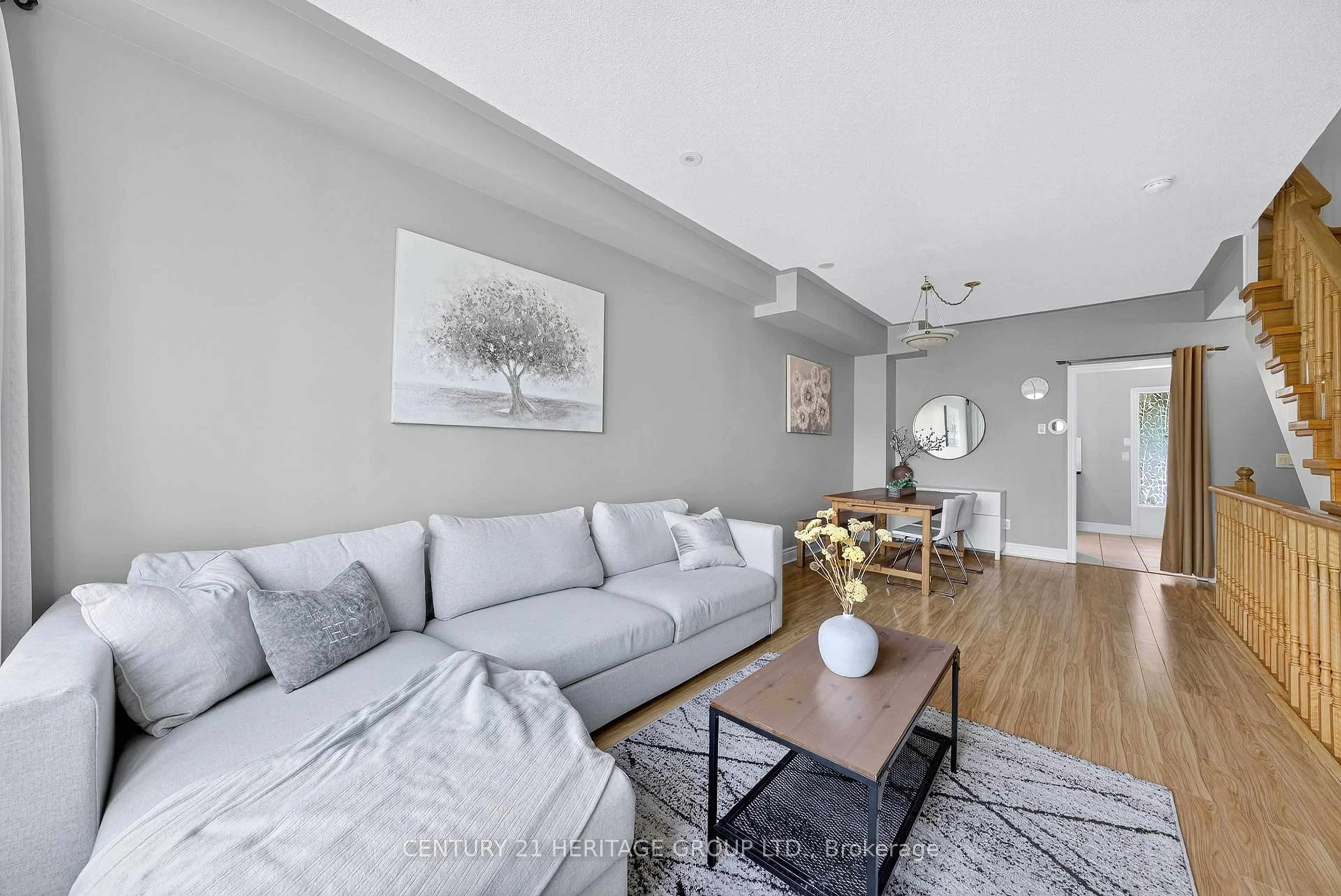 Living room with furniture, unknown for 82 Suncrest Blvd, Markham Ontario L3T 7Y1
