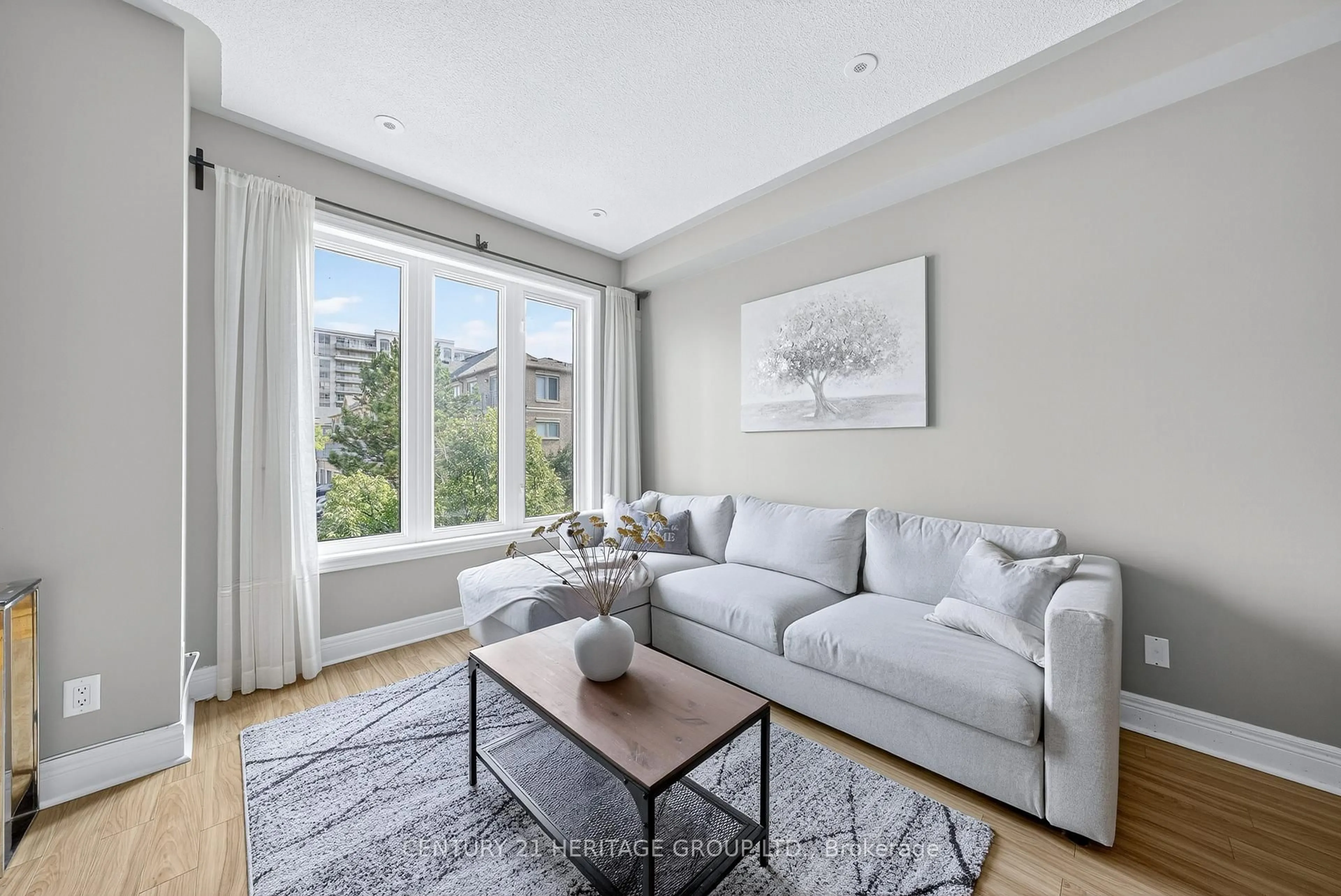 Living room with furniture, unknown for 82 Suncrest Blvd, Markham Ontario L3T 7Y1