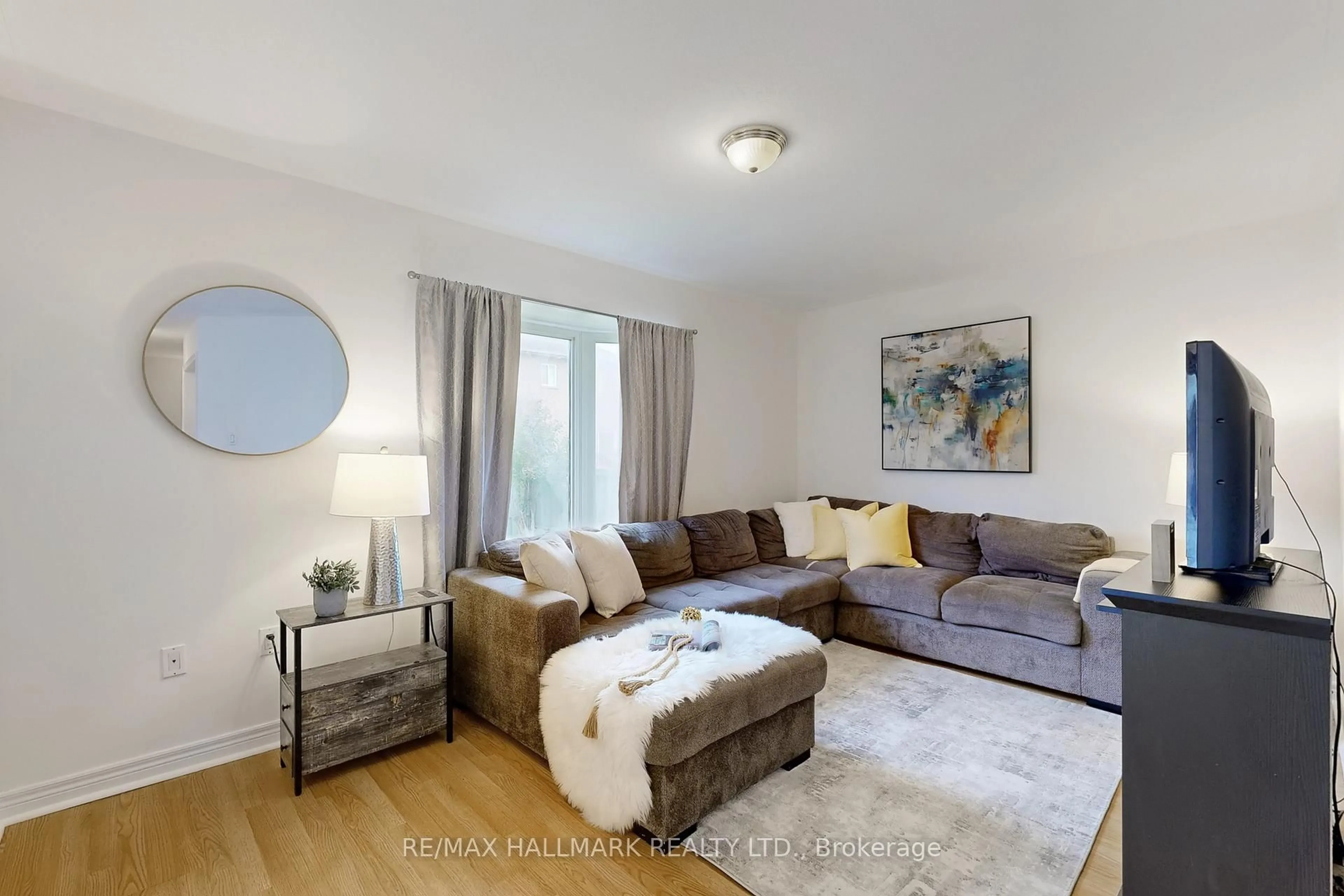 Living room with furniture, wood/laminate floor for 148 Fairwood Dr, Georgina Ontario L4P 3Y2