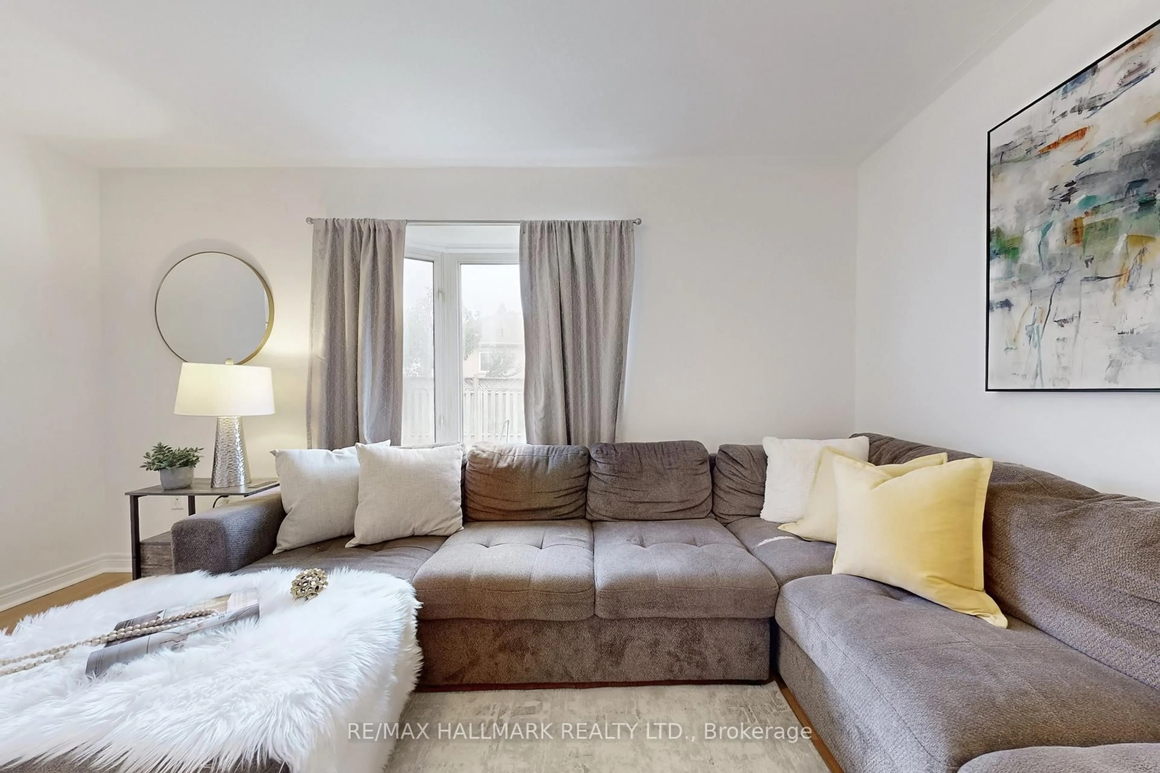 Living room with furniture, unknown for 148 Fairwood Dr, Georgina Ontario L4P 3Y2