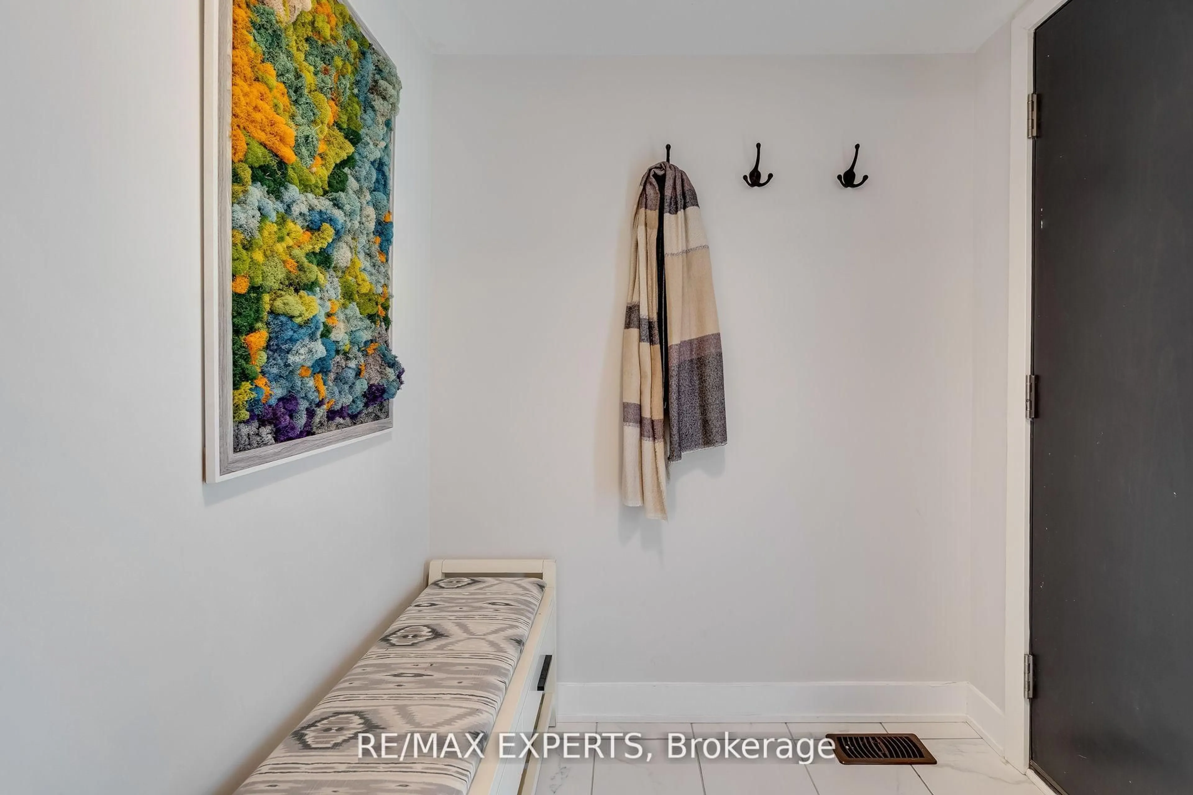 Indoor entryway for 155 Carpaccio Ave, Vaughan Ontario L4H 4R6