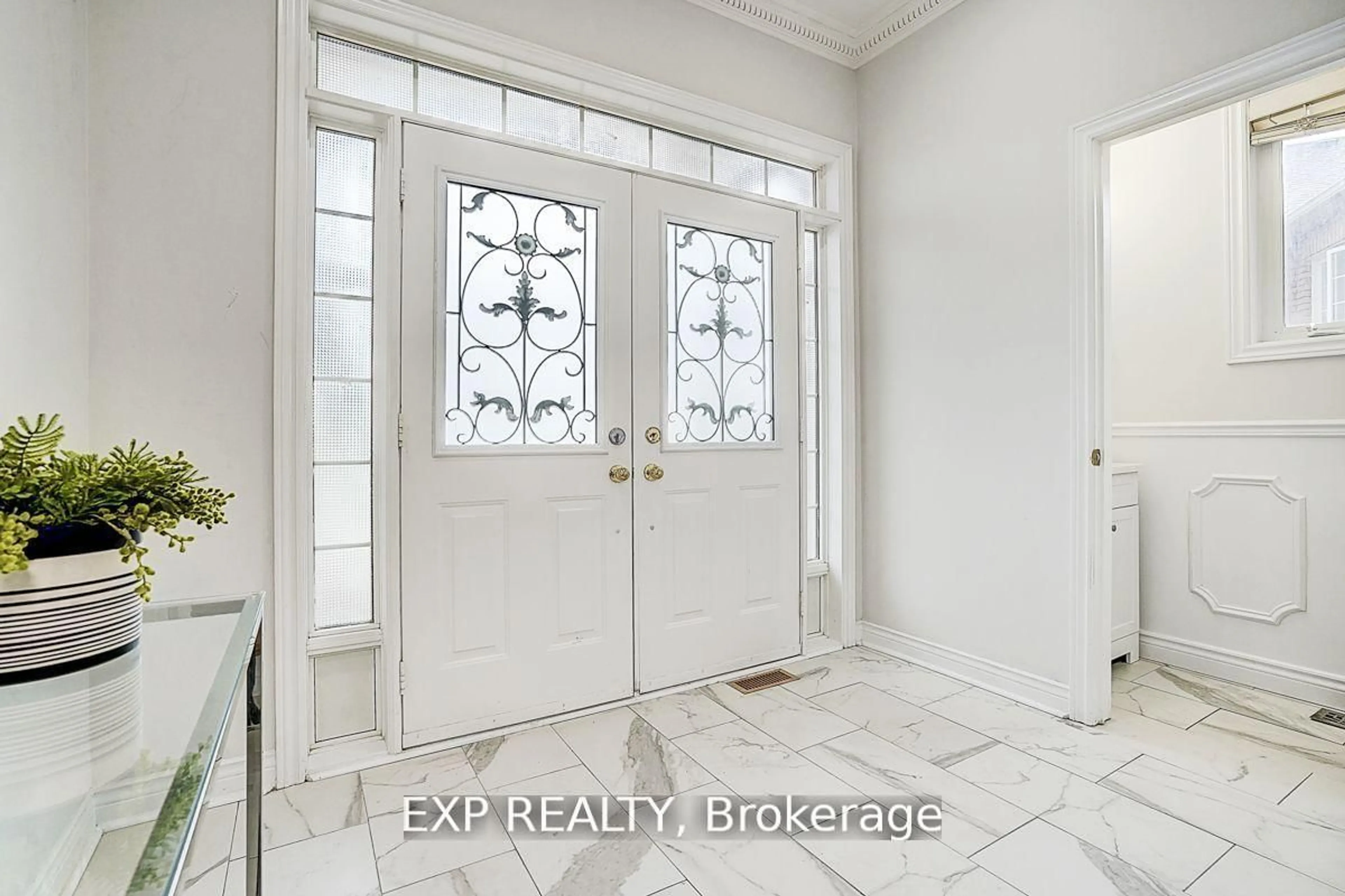 Indoor entryway for 12 Tormina Crt, Markham Ontario L3S 4R2