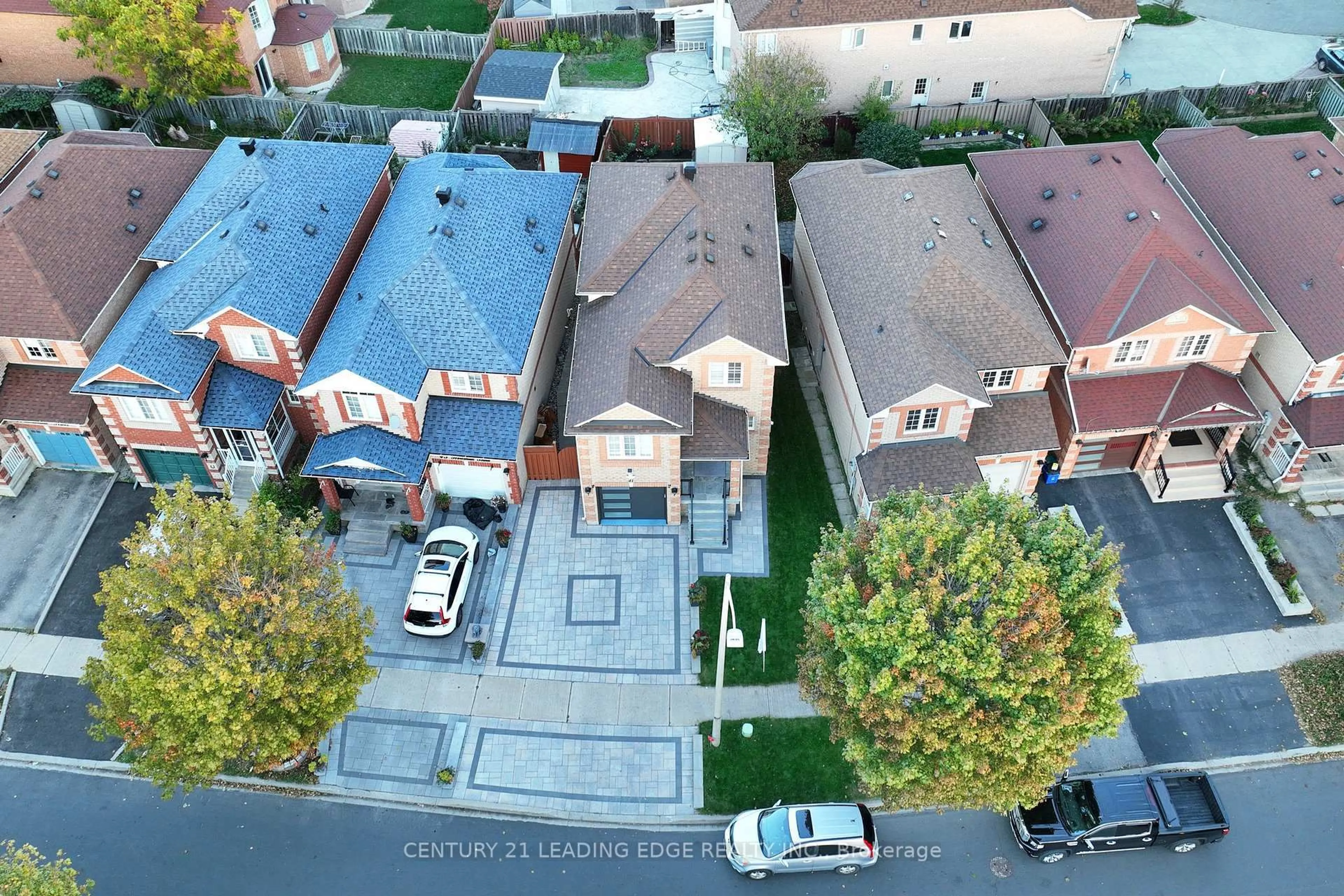 A pic from outside/outdoor area/front of a property/back of a property/a pic from drone, street for 41 Horstman St, Markham Ontario L3S 4G4
