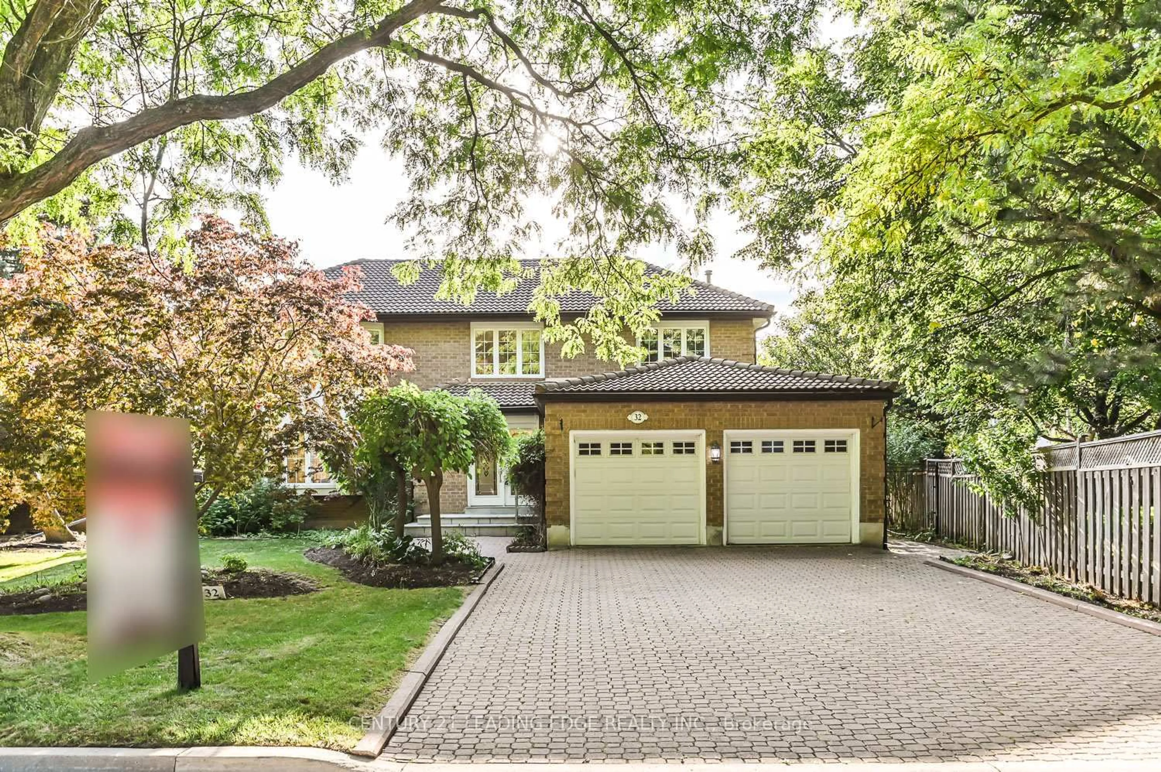 Home with brick exterior material, street for 32 Addington Sq, Markham Ontario L3R 7N1