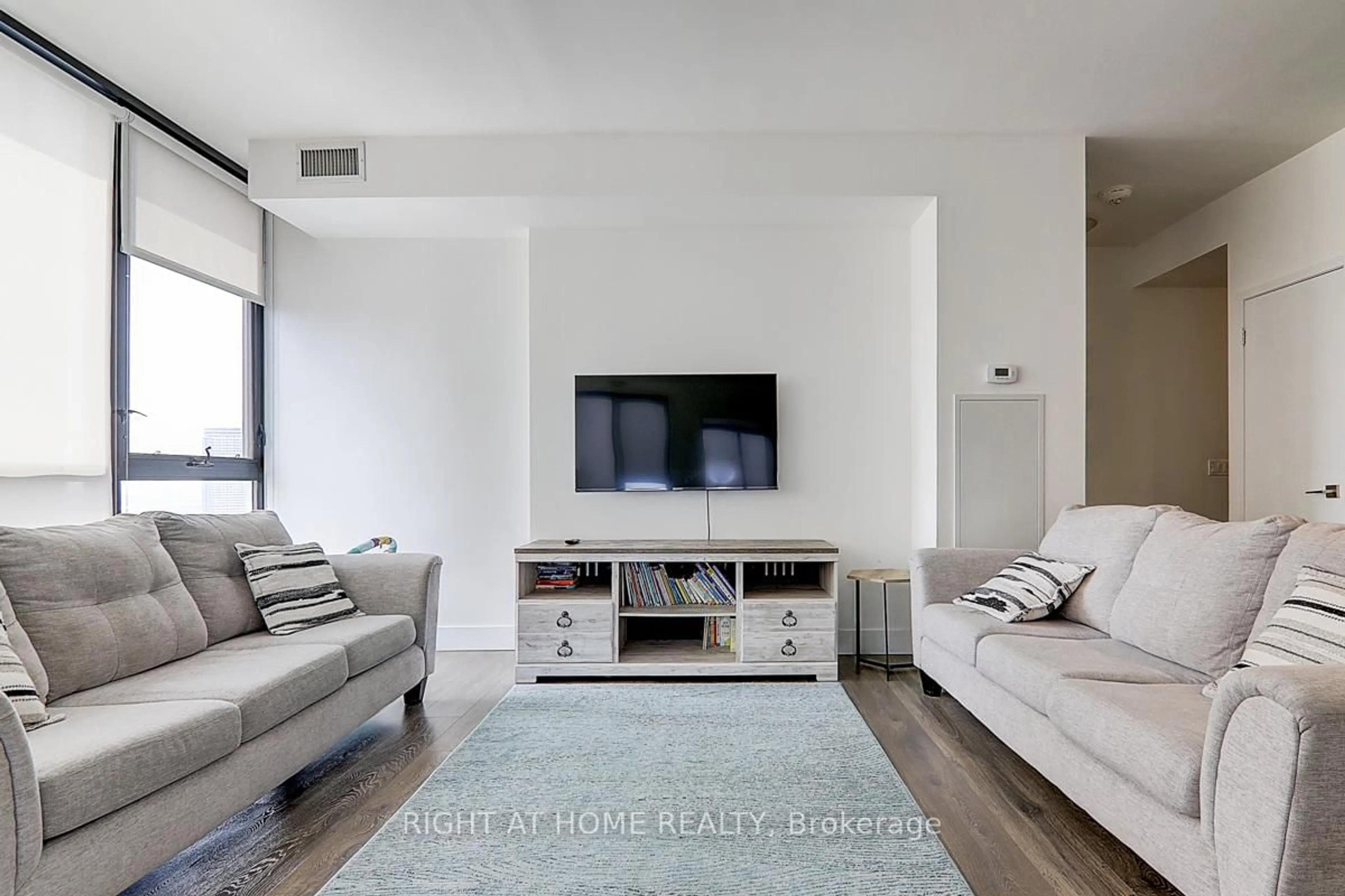 Living room with furniture, unknown for 2916 Highway 7 Ave #2202, Vaughan Ontario L4K 0K6