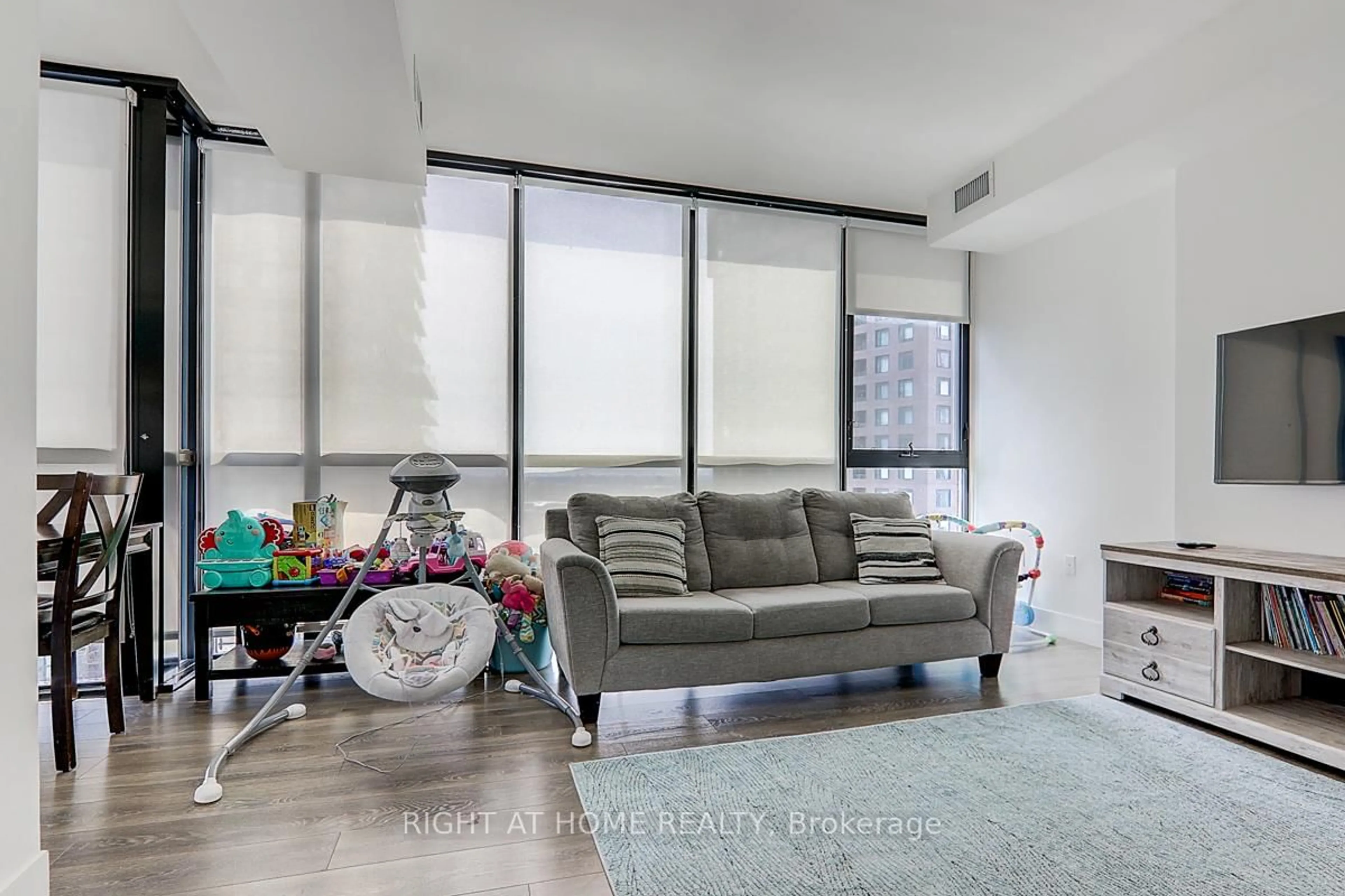 Living room with furniture, unknown for 2916 Highway 7 Ave #2202, Vaughan Ontario L4K 0K6
