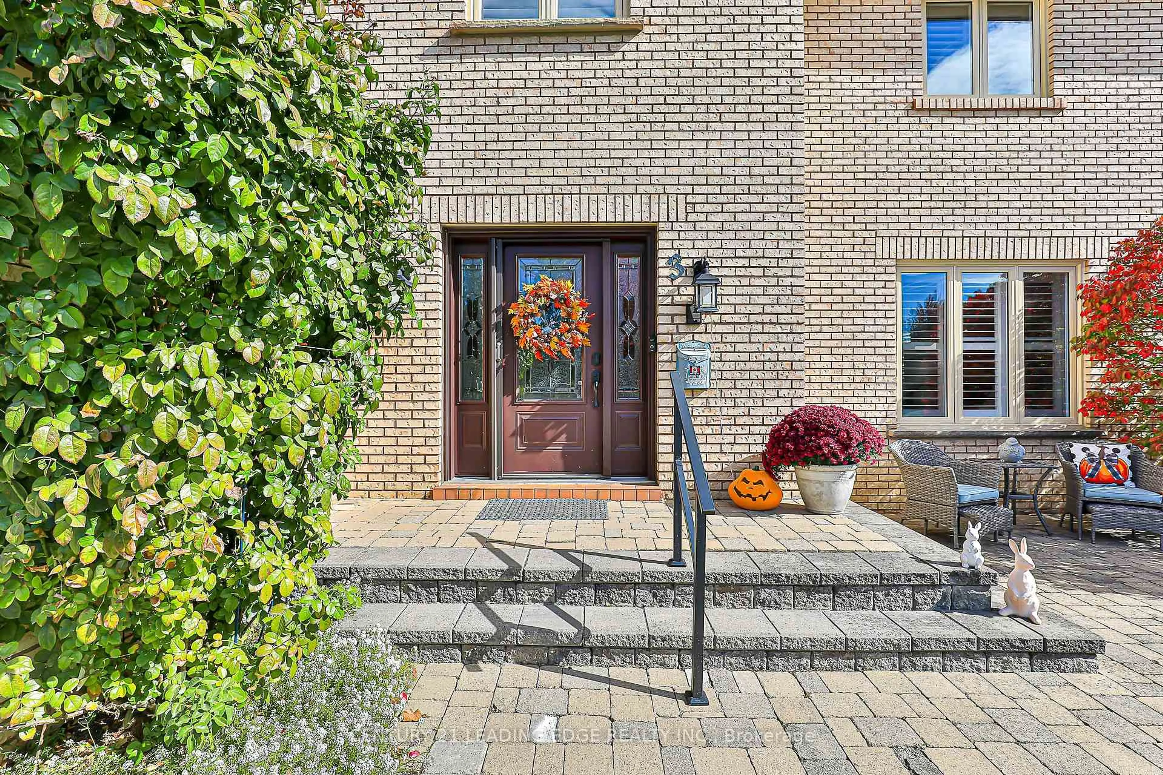 Home with brick exterior material, street for 3 King Arthur's Crt, Markham Ontario L3P 3V4