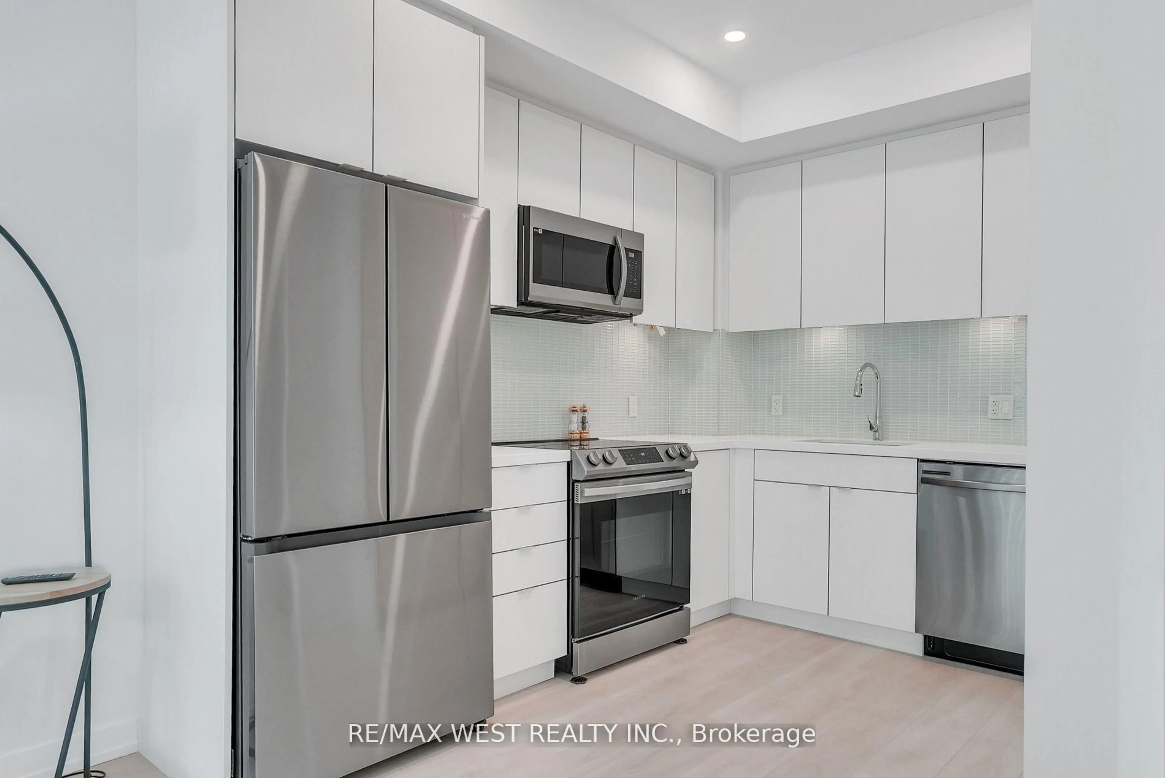 Standard kitchen, ceramic/tile floor for 415 Sea Ray Ave #G39, Innisfil Ontario L9S 0R5