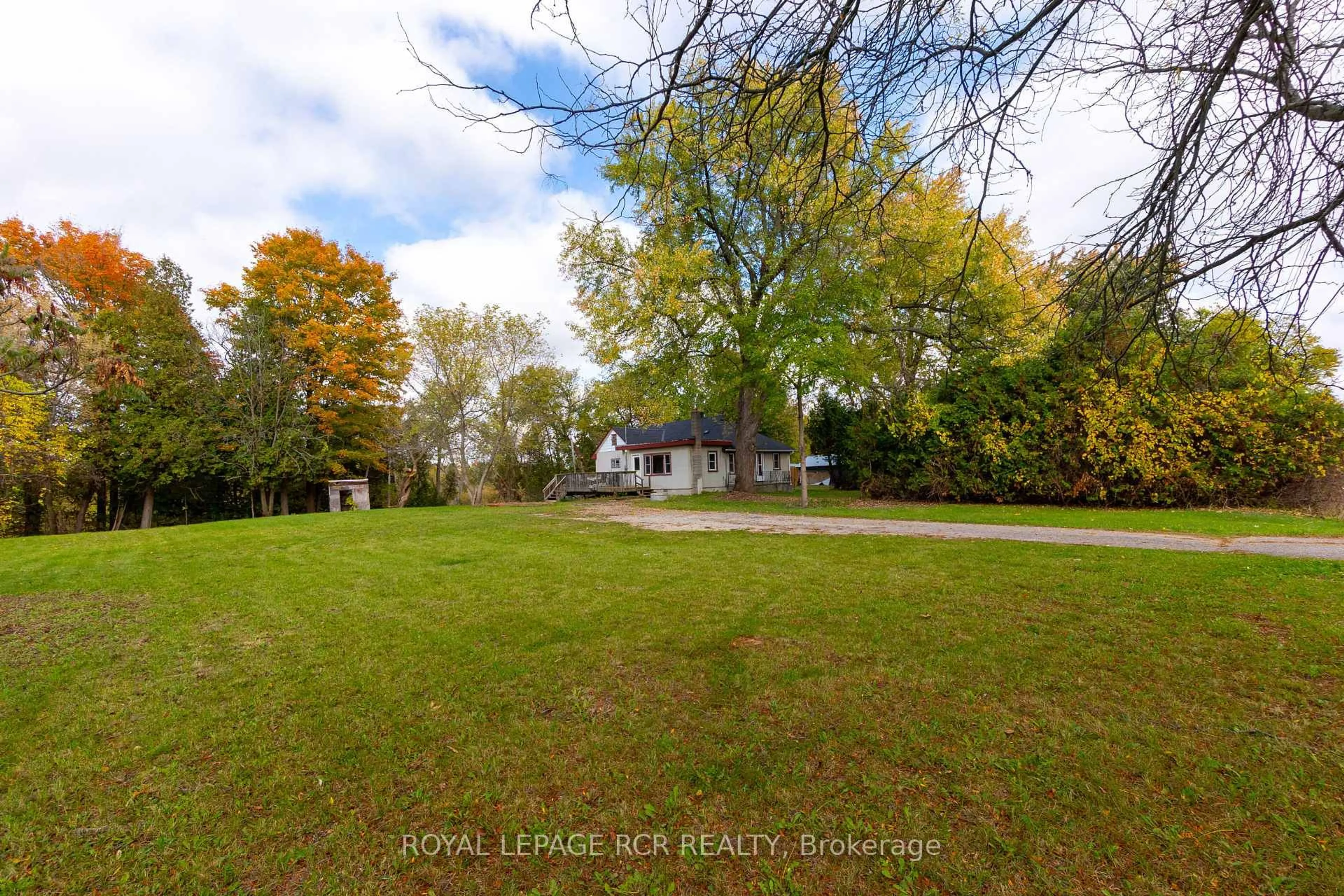 A pic from outside/outdoor area/front of a property/back of a property/a pic from drone, unknown for 612 Victoria St, New Tecumseth Ontario L9R 1K1