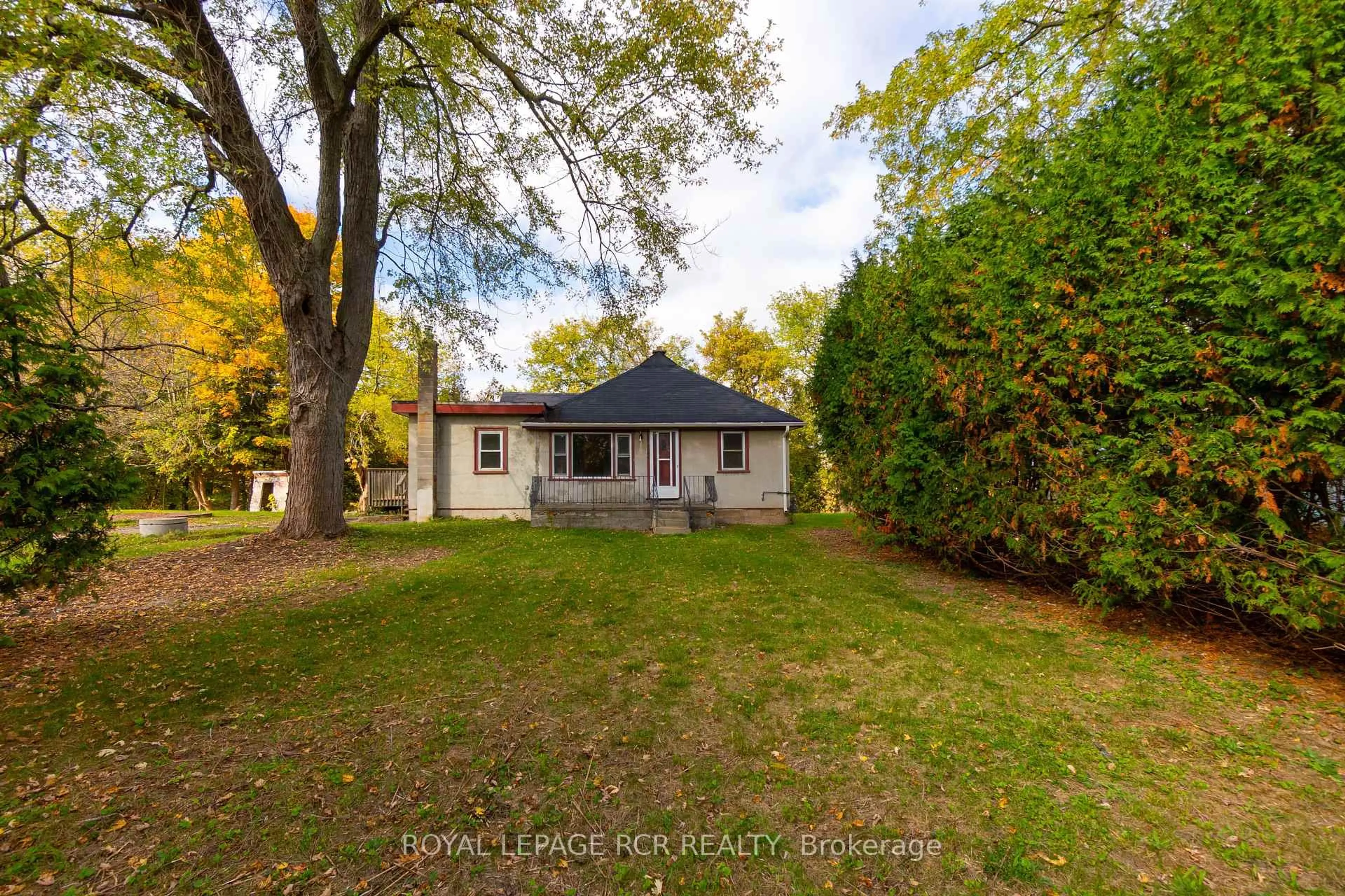 A pic from outside/outdoor area/front of a property/back of a property/a pic from drone, street for 612 Victoria St, New Tecumseth Ontario L9R 1K1
