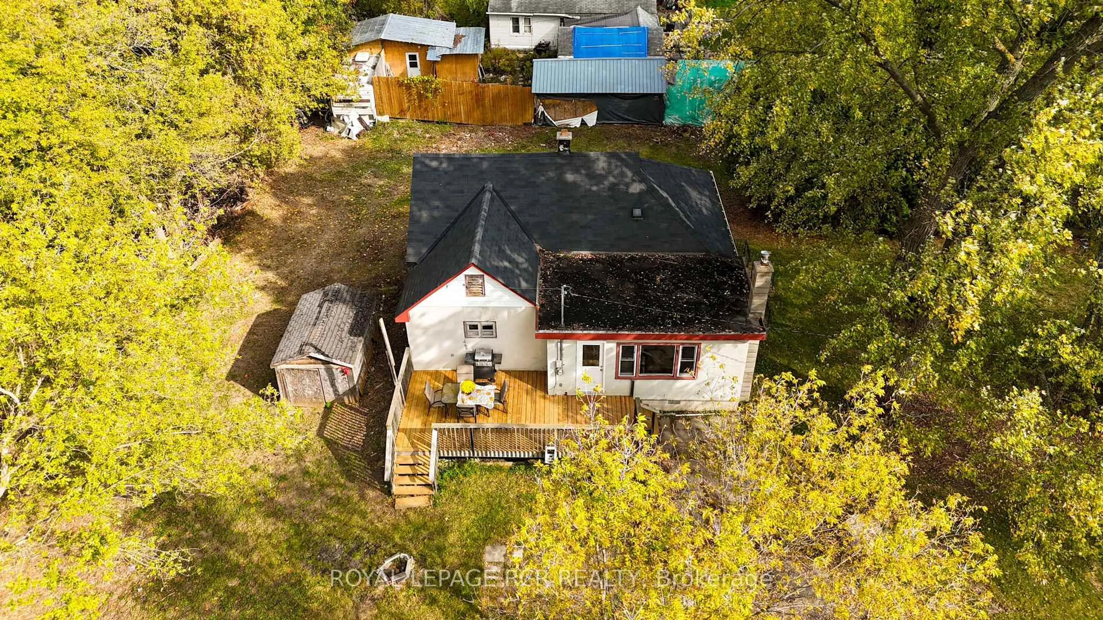 A pic from outside/outdoor area/front of a property/back of a property/a pic from drone, unknown for 612 Victoria St, New Tecumseth Ontario L9R 1K1