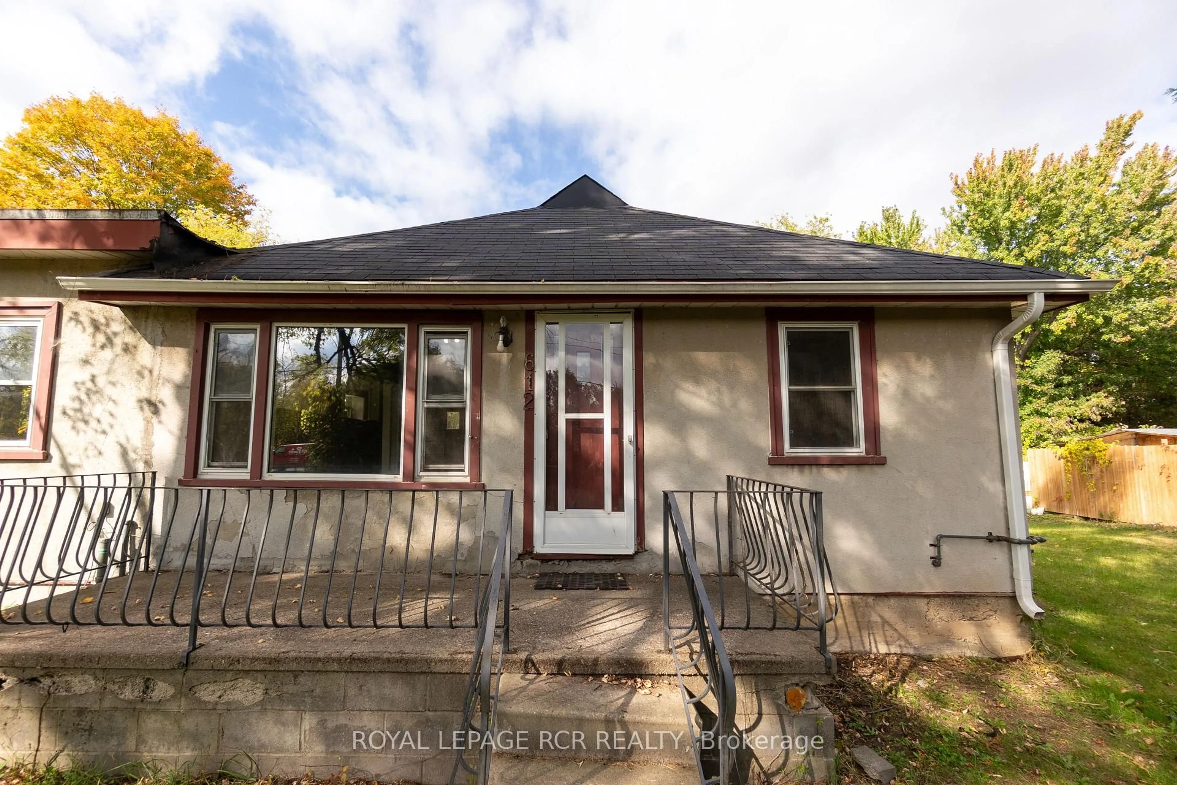 Home with vinyl exterior material, street for 612 Victoria St, New Tecumseth Ontario L9R 1K1