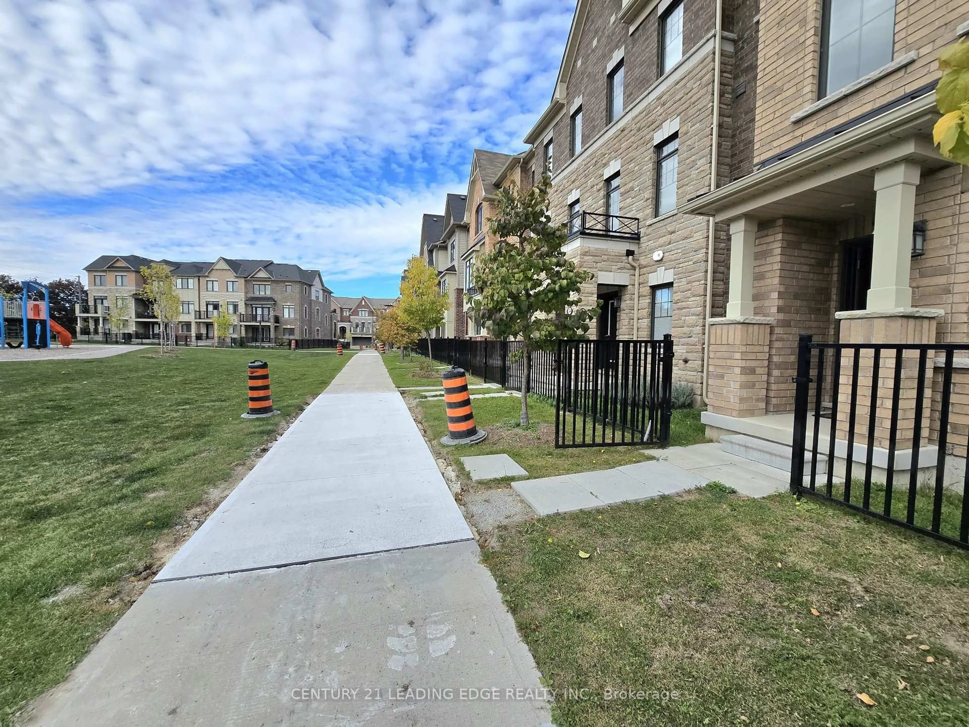 A pic from outside/outdoor area/front of a property/back of a property/a pic from drone, street for 12 Cafaro Lane, Markham Ontario L6C 0Z2
