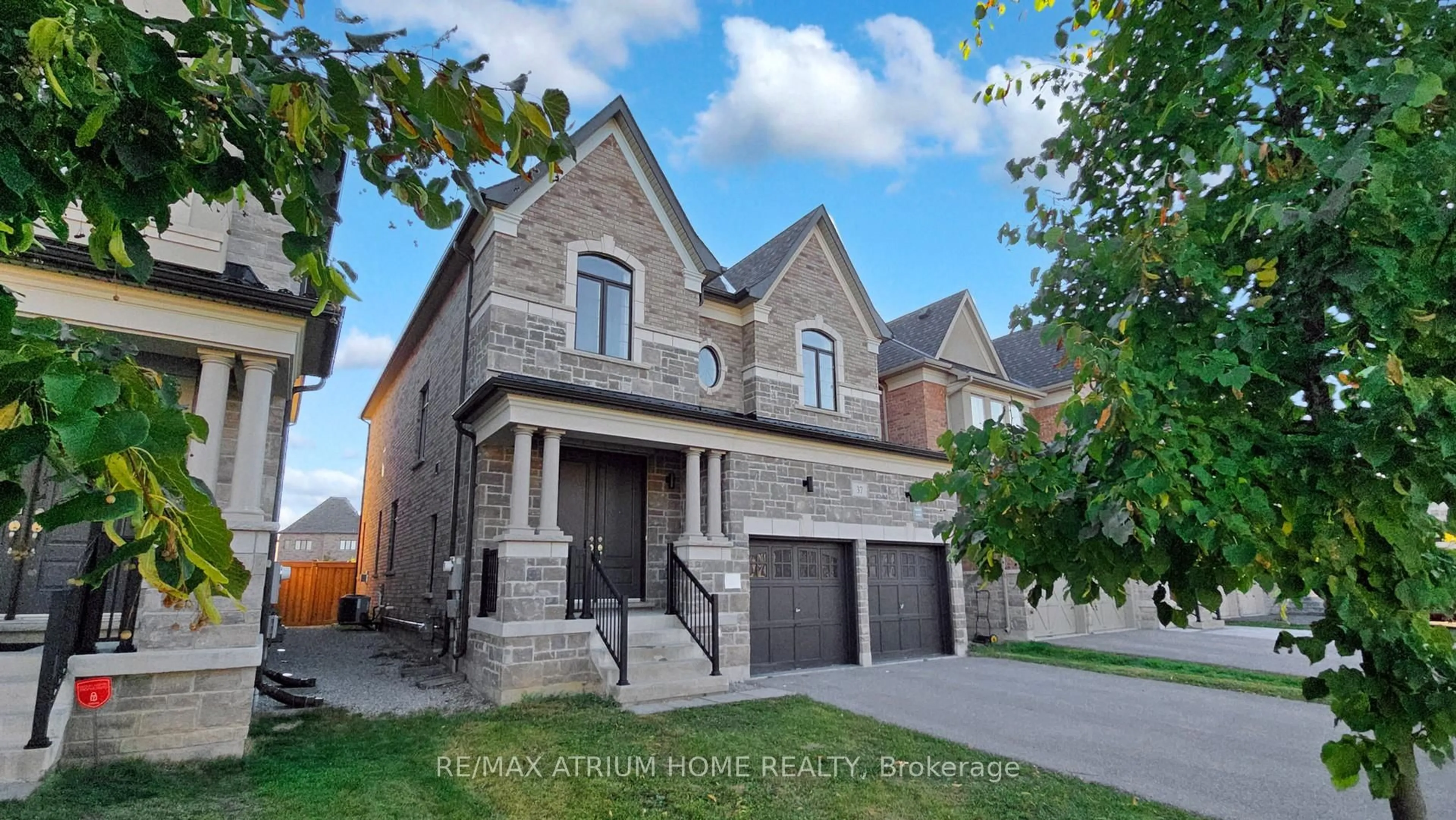 Home with brick exterior material, street for 37 Hamster Cres, Aurora Ontario L4G 3G7