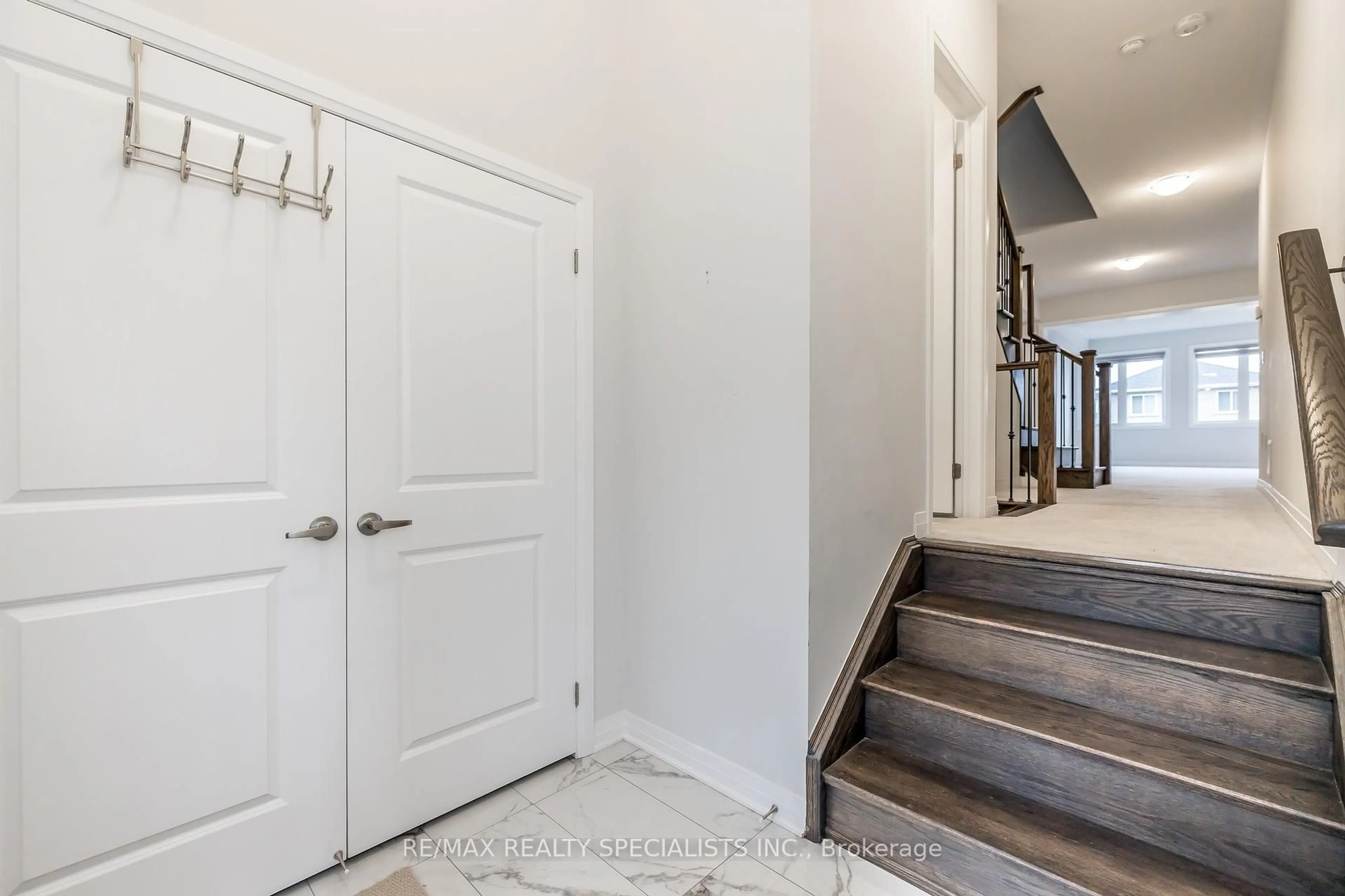Indoor entryway for 58 Landolfi Way, Bradford West Gwillimbury Ontario L3Z 4L7
