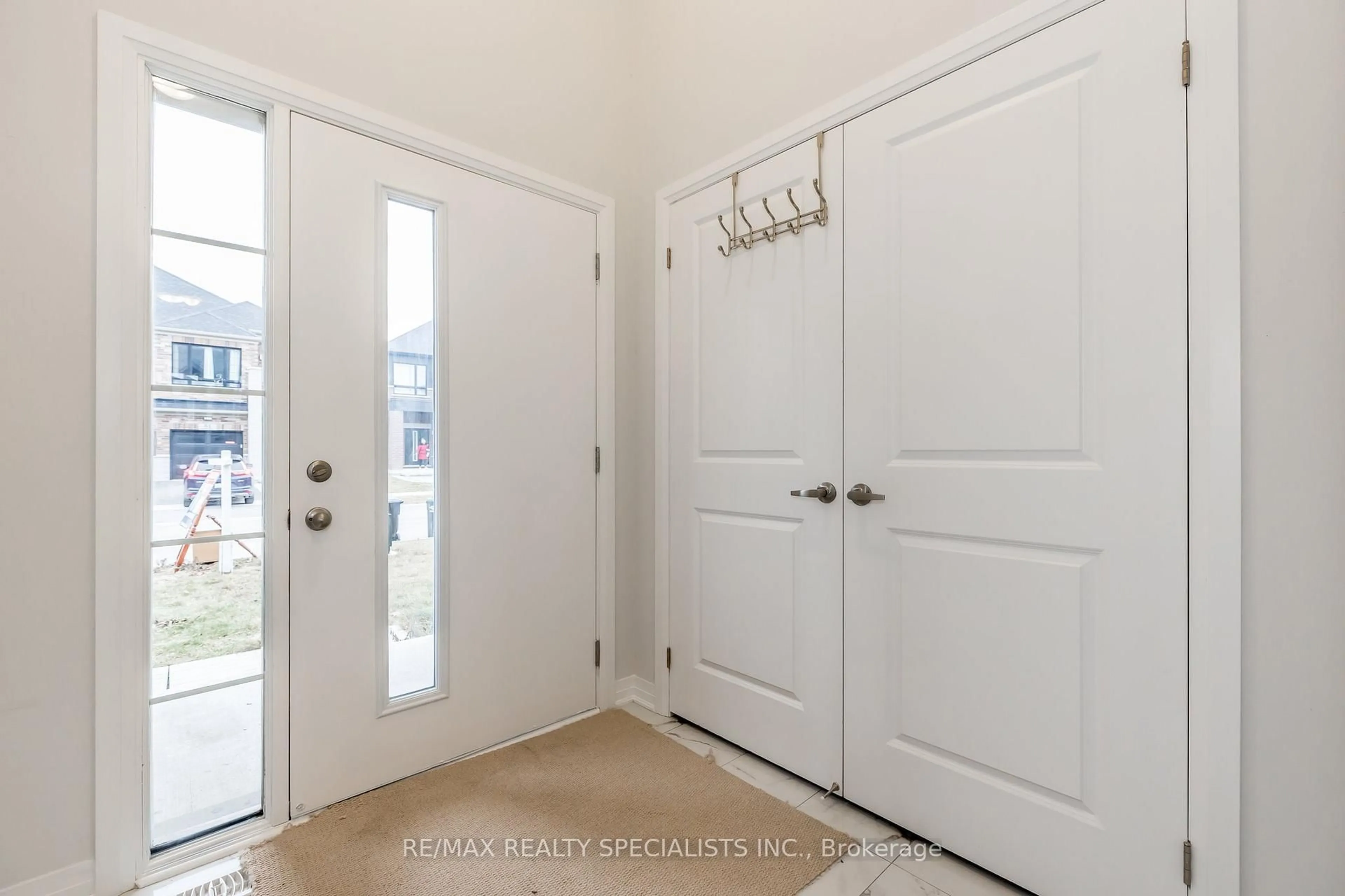 Indoor entryway for 58 Landolfi Way, Bradford West Gwillimbury Ontario L3Z 4L7