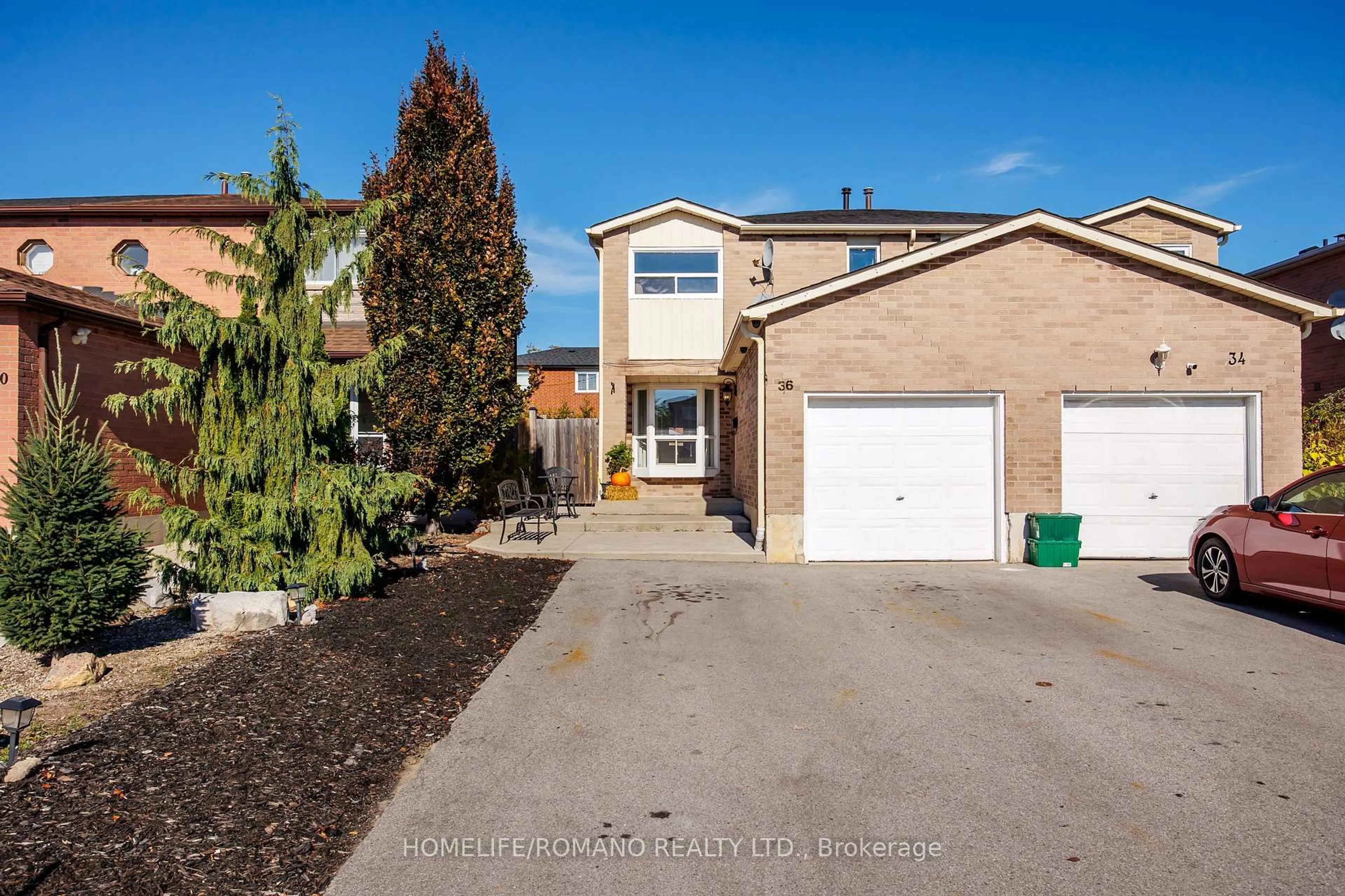 A pic from outside/outdoor area/front of a property/back of a property/a pic from drone, street for 36 Brougham Dr, Vaughan Ontario L4L 3E1