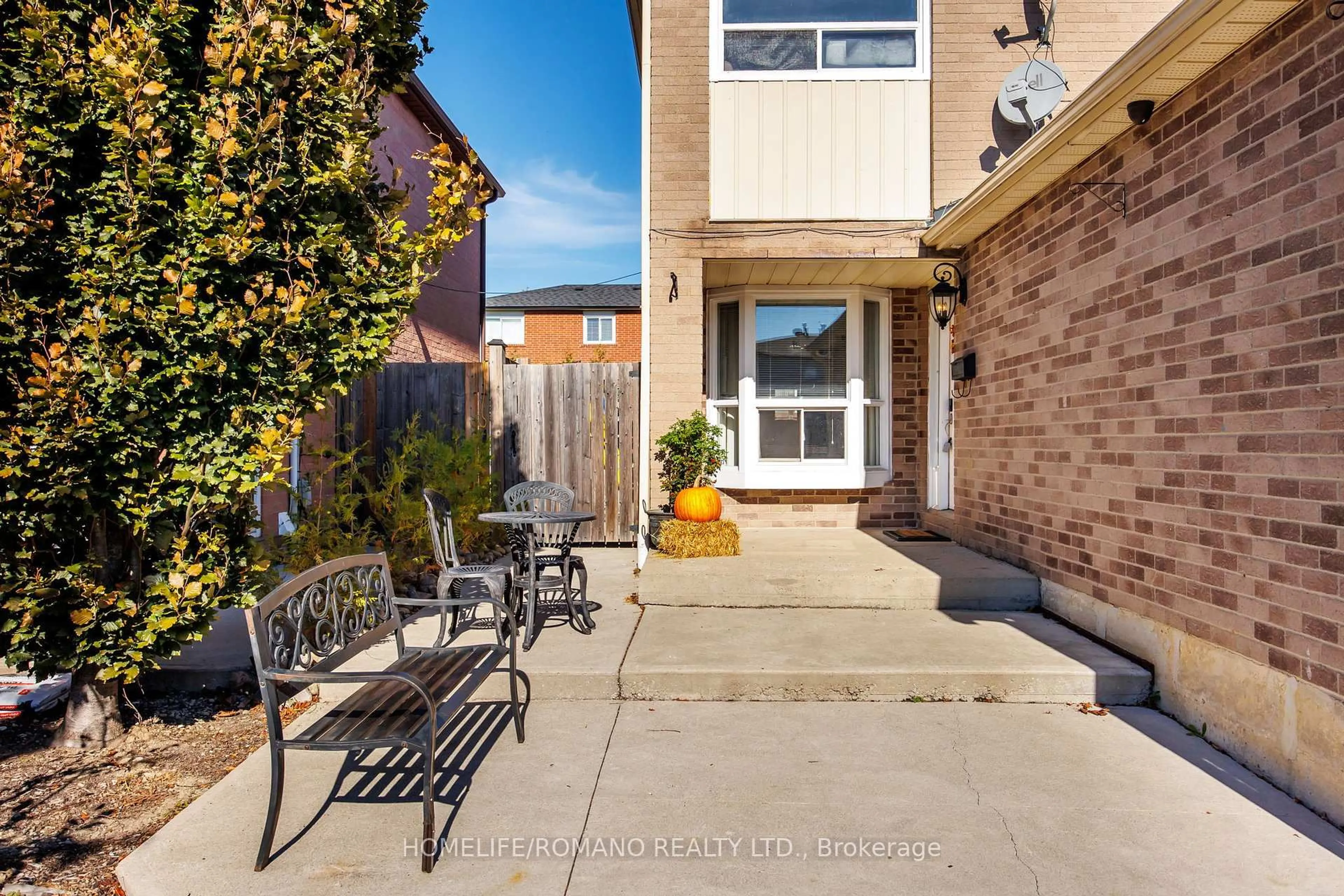 Patio, street for 36 Brougham Dr, Vaughan Ontario L4L 3E1