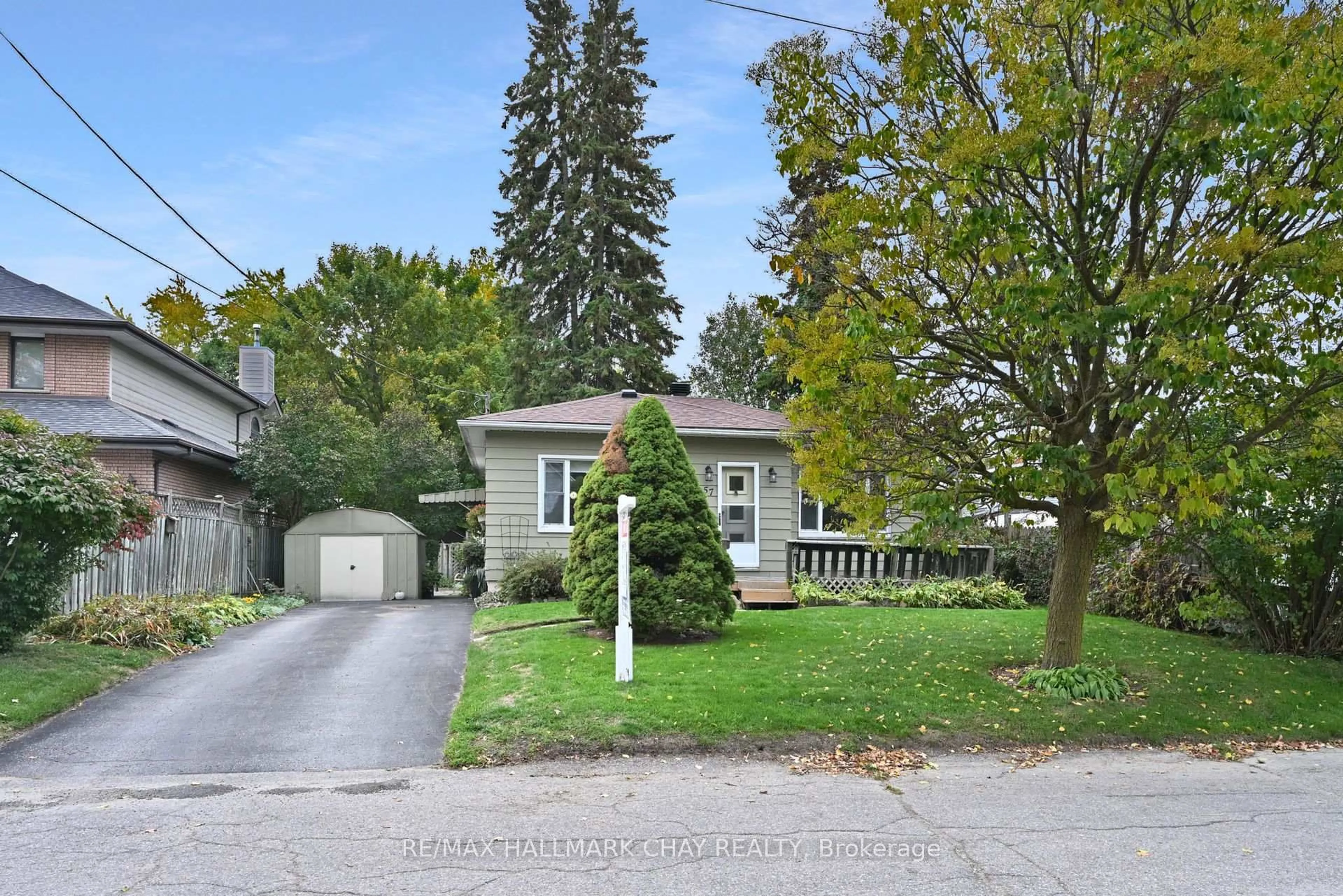 A pic from outside/outdoor area/front of a property/back of a property/a pic from drone, street for 57 Nelson St, New Tecumseth Ontario L0M 1A0