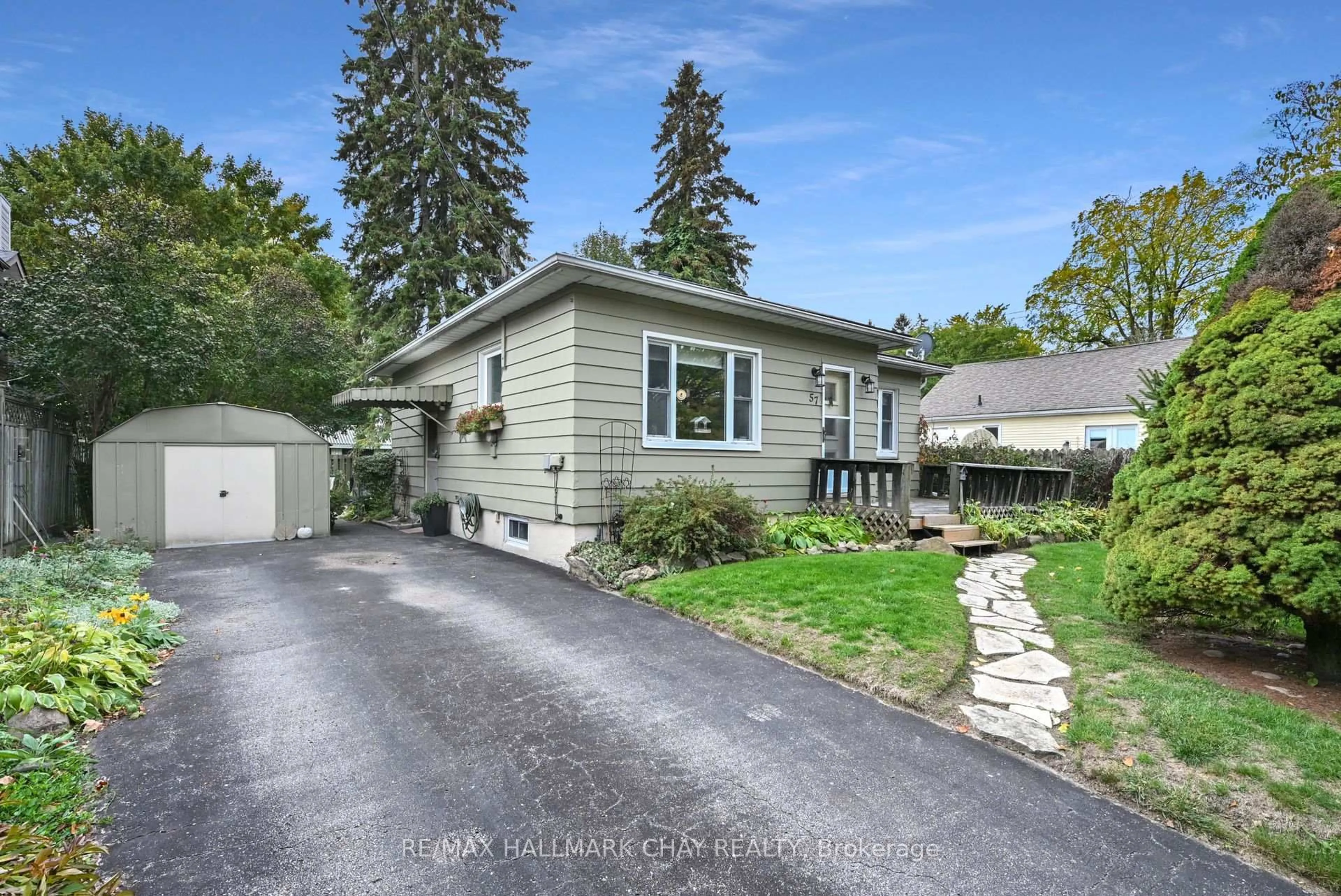 Home with vinyl exterior material, street for 57 Nelson St, New Tecumseth Ontario L0M 1A0