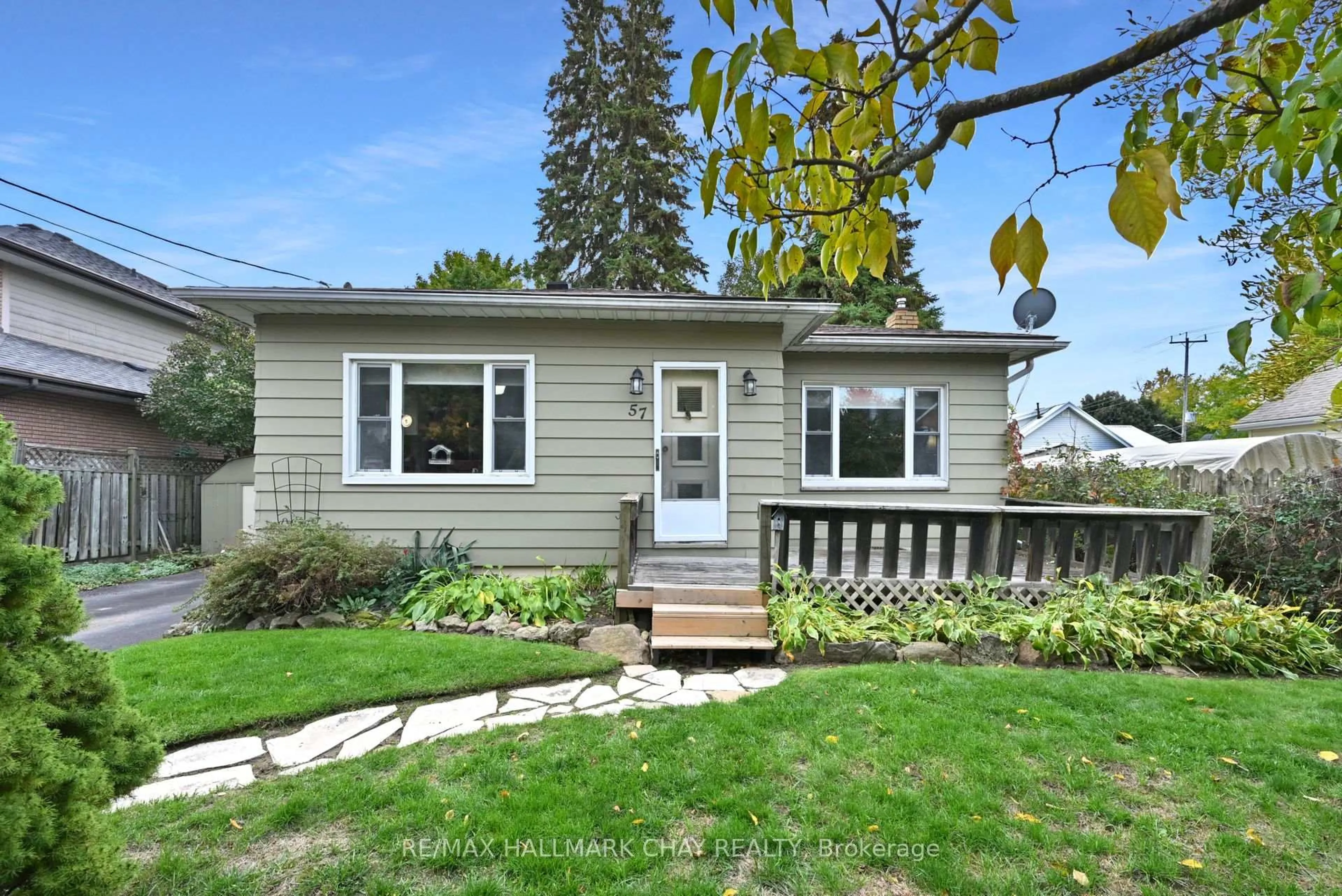 Home with vinyl exterior material, street for 57 Nelson St, New Tecumseth Ontario L0M 1A0