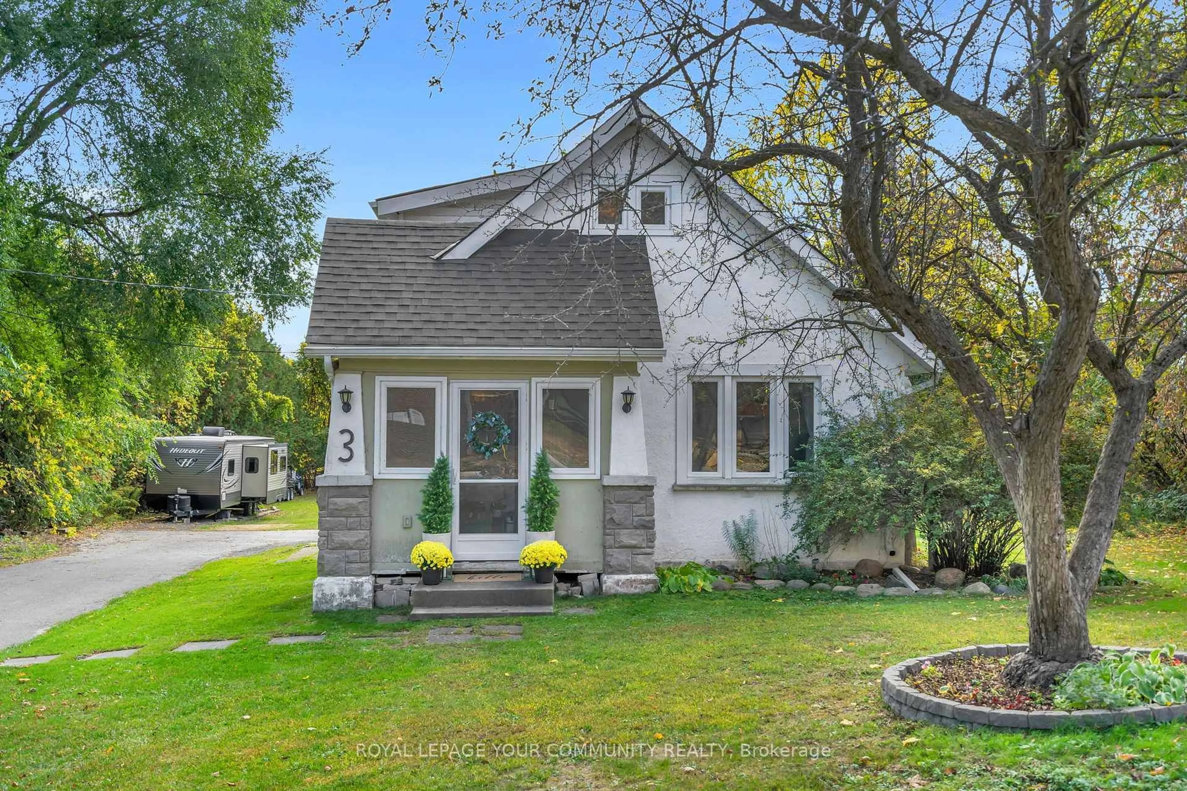 Home with vinyl exterior material, street for 3 Catering Rd, Georgina Ontario L0E 1R0