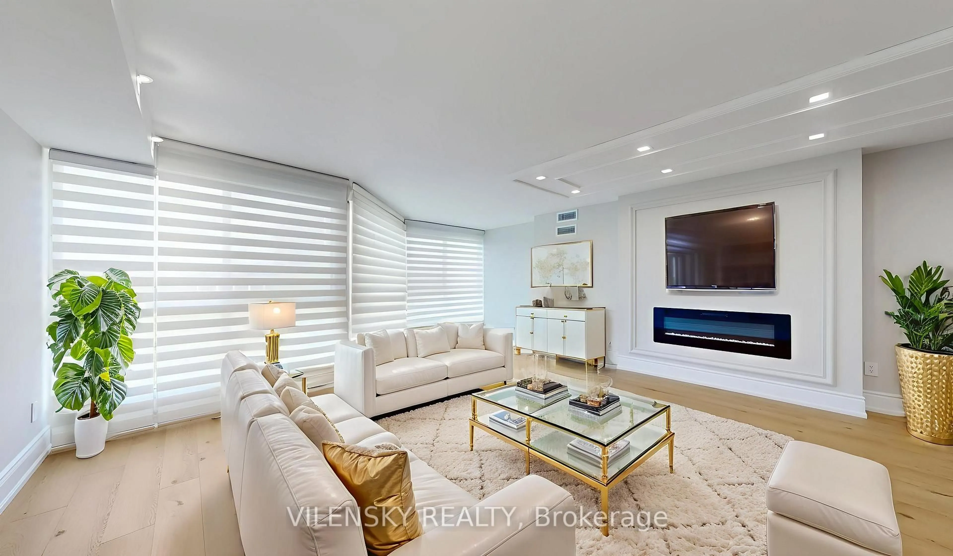 Living room with furniture, unknown for 5 Weldrick Rd #613, Richmond Hill Ontario L4C 8S9