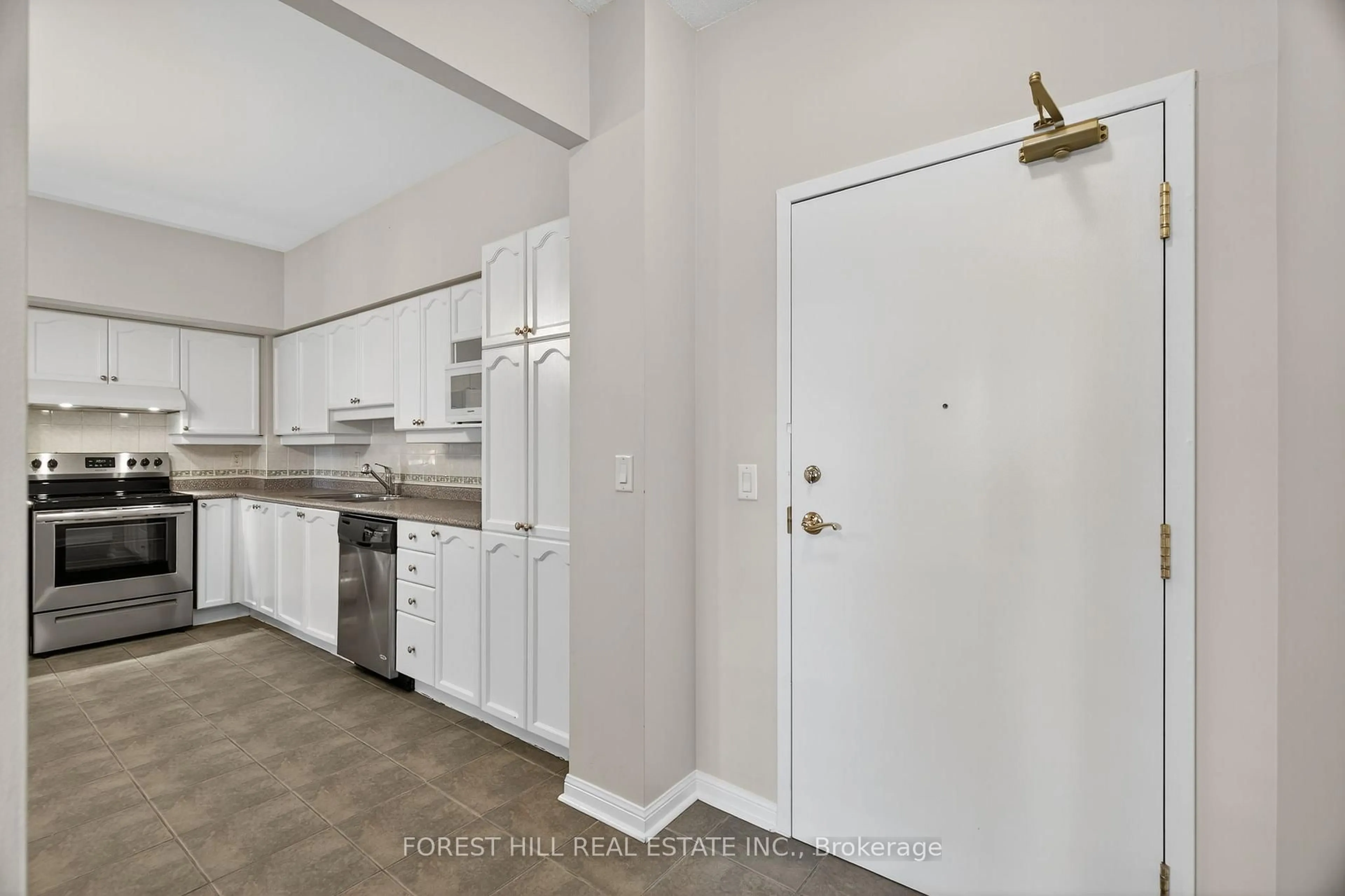Standard kitchen, unknown for 2500 Rutherford Rd #115, Vaughan Ontario L4K 5N7