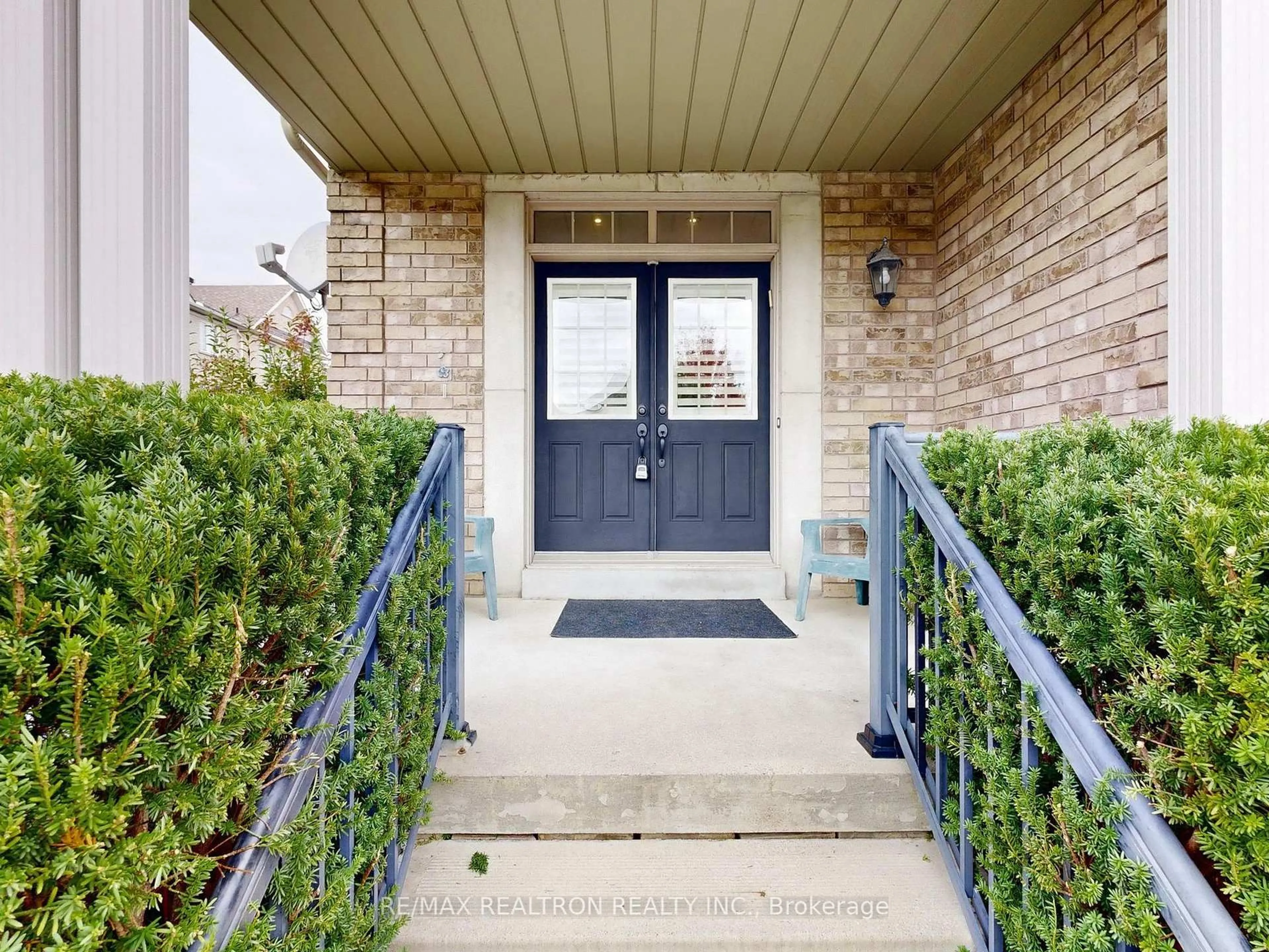 Indoor entryway for 44 Rivermill Cres, Vaughan Ontario L6A 0J3
