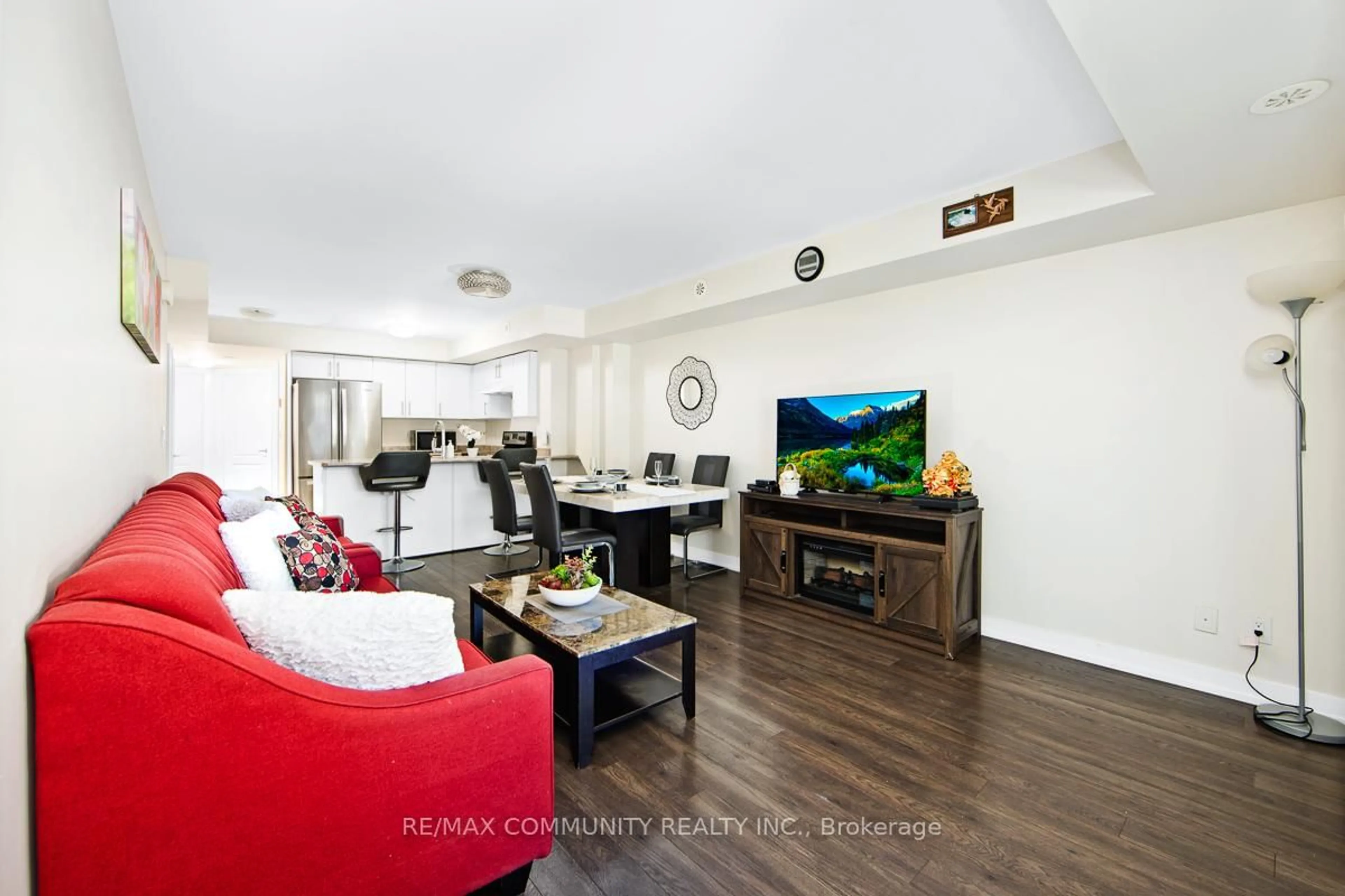 Living room with furniture, wood/laminate floor for 2 Blanche Lane #922, Markham Ontario L6B 1N3