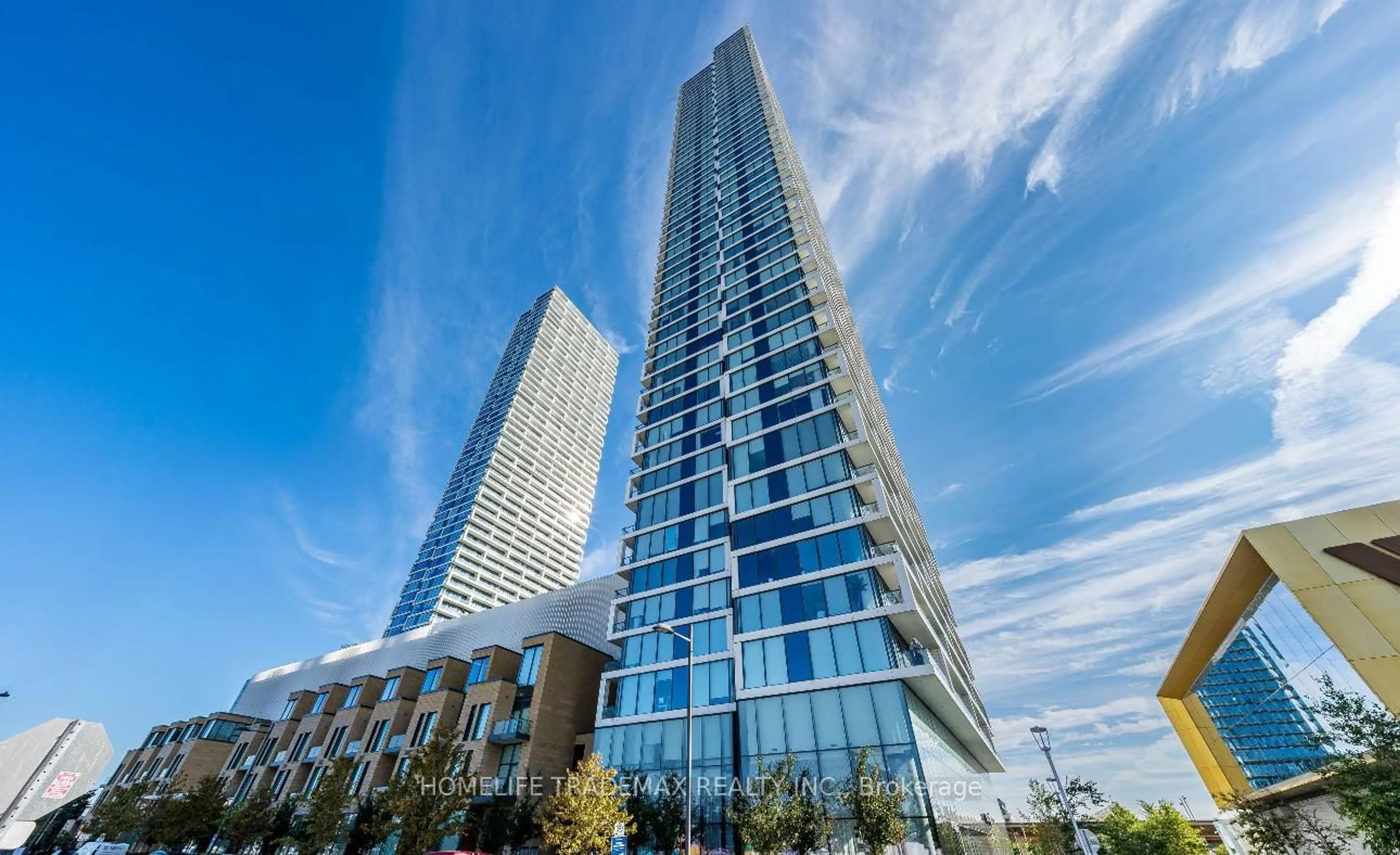 Indoor foyer for 5 Buttermill Ave #4611, Vaughan Ontario L4K 0J5