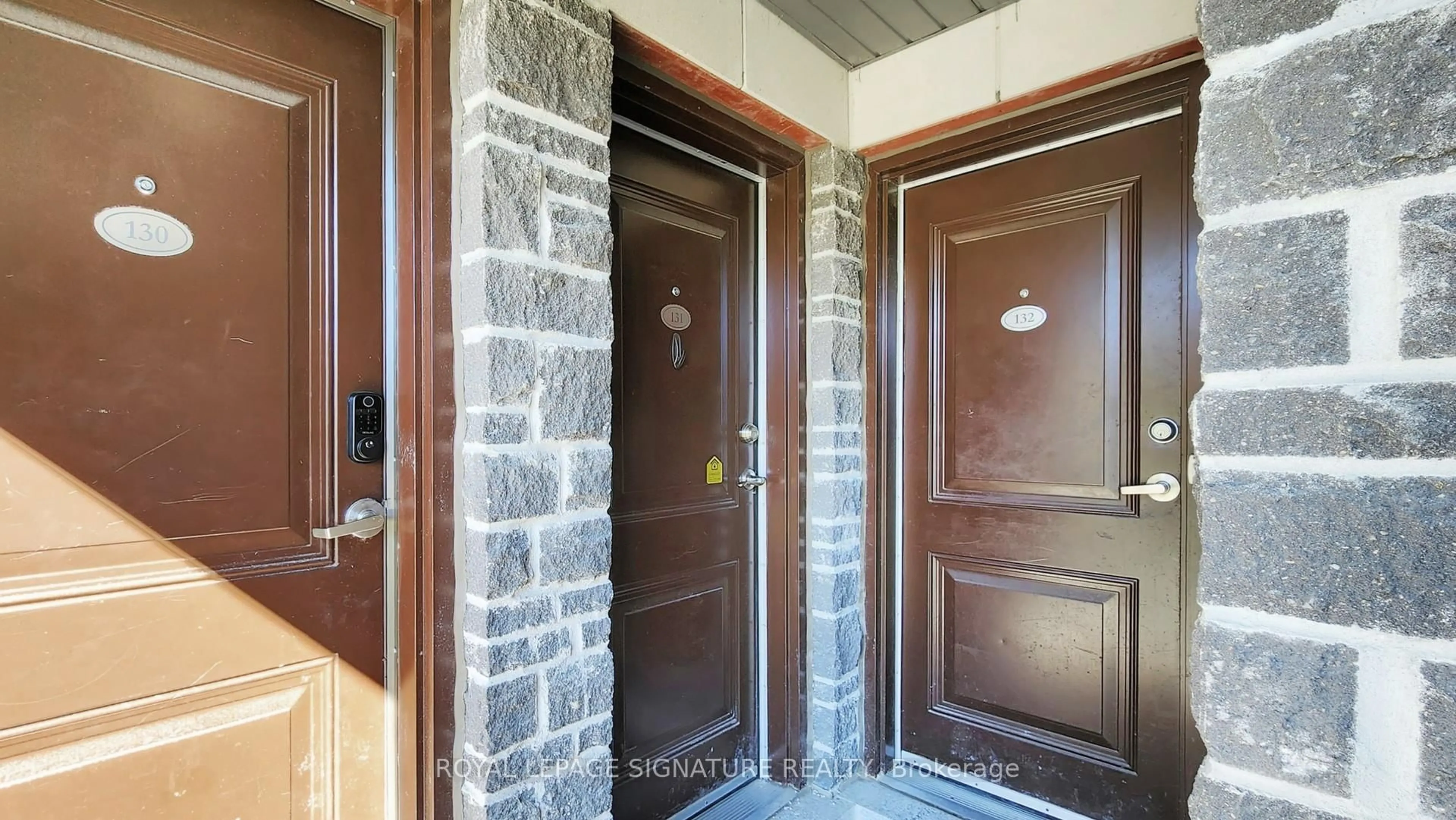 Indoor entryway for 2 Dunsheath Way #131, Markham Ontario L6B 1N3