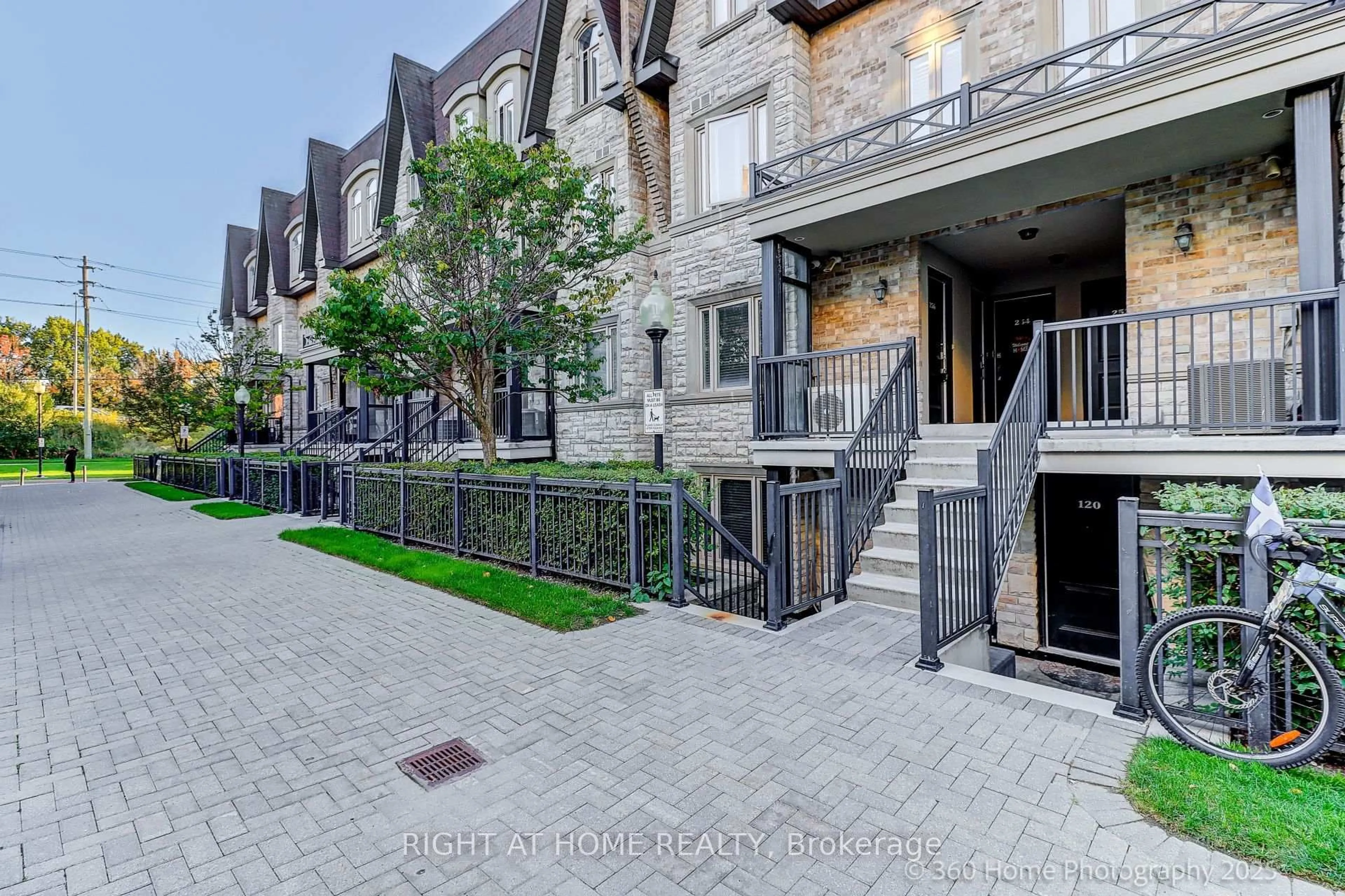 Unknown for 318 John St #256, Markham Ontario L3T 0A7