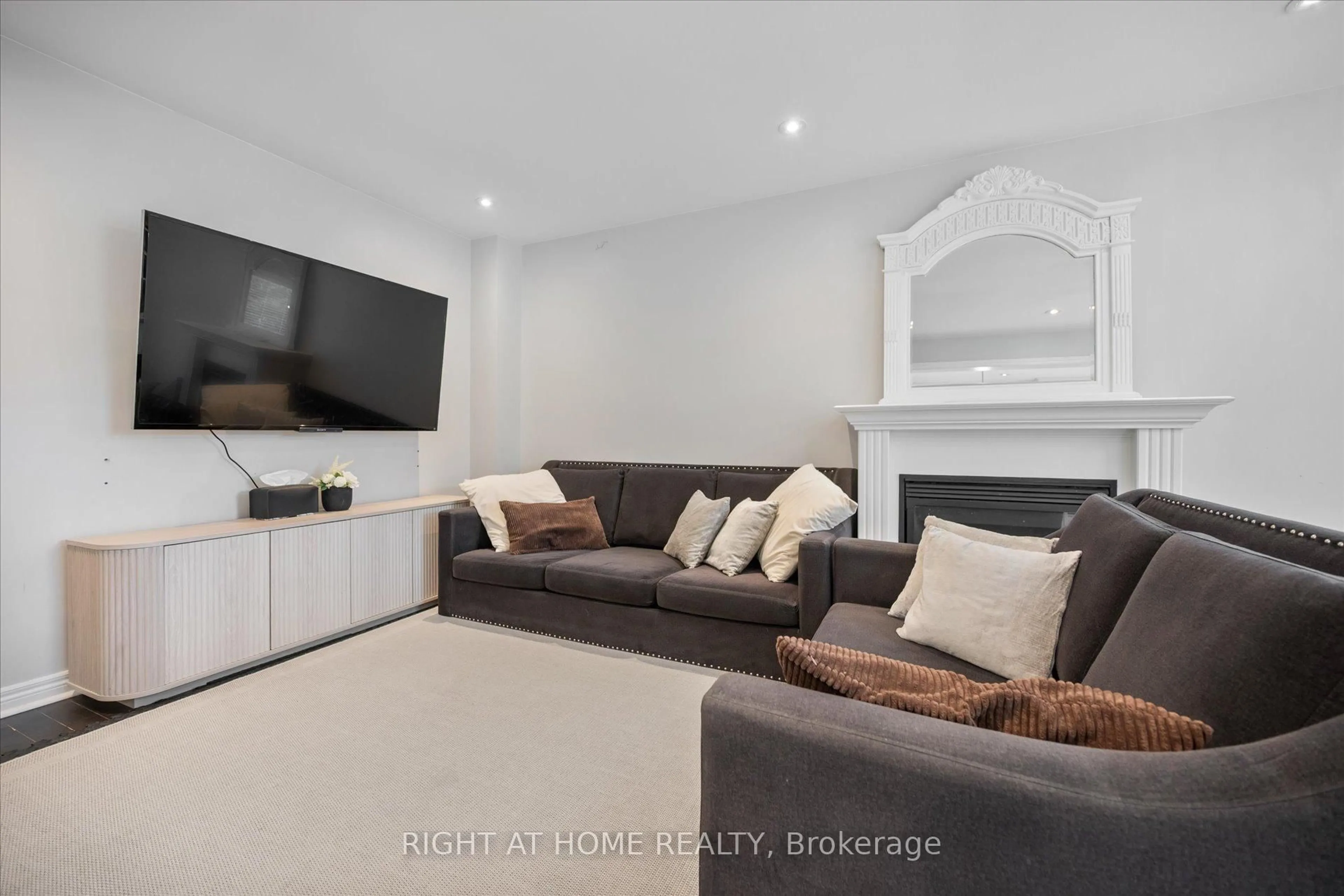 Living room with furniture, unknown for 58 Lindenshire Ave, Vaughan Ontario L6A 4A6